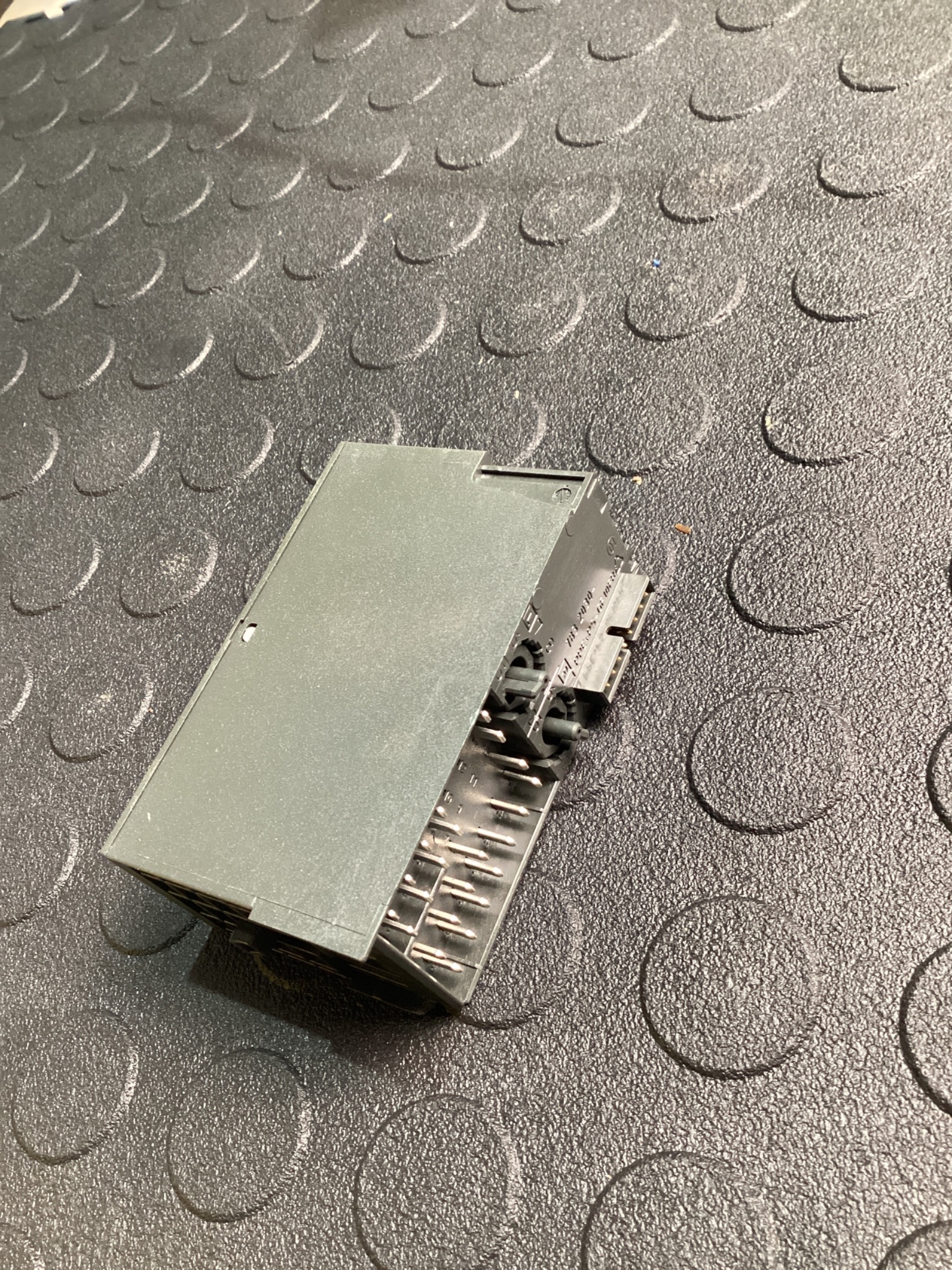 SIEMENS 6ES7 138-4FR00-0AA0 ET200S RELAY OUTPUT MODULE USED 3