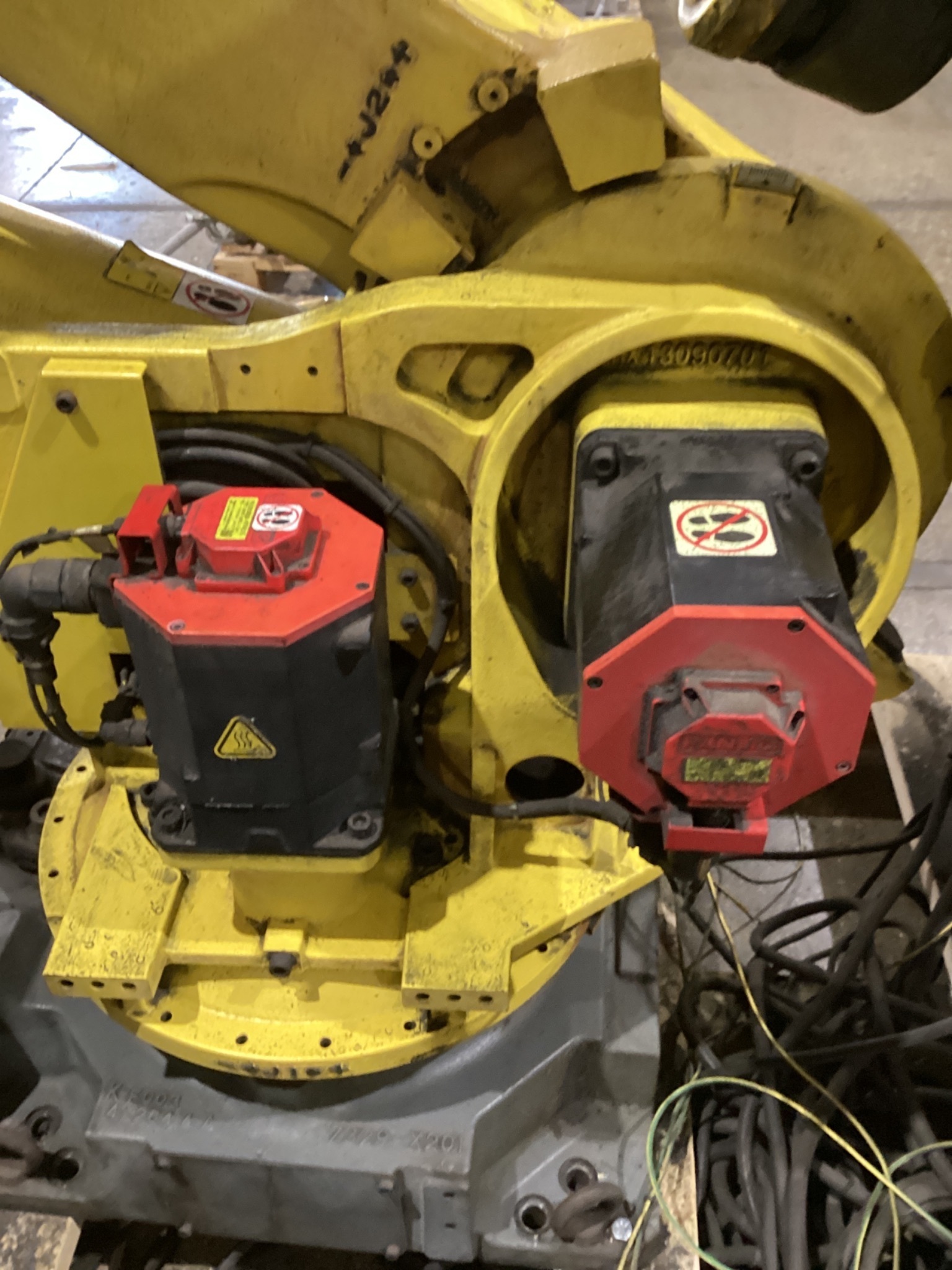 FANUC R-2000iB/210F Complete w/ R-30iB Controls USED 7