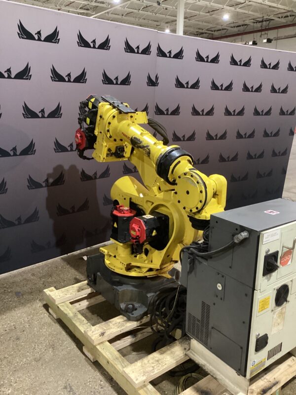 Used Fanuc R2000 Used FANUC R-2000IB/210F + R30IB Robots IGAM2260103