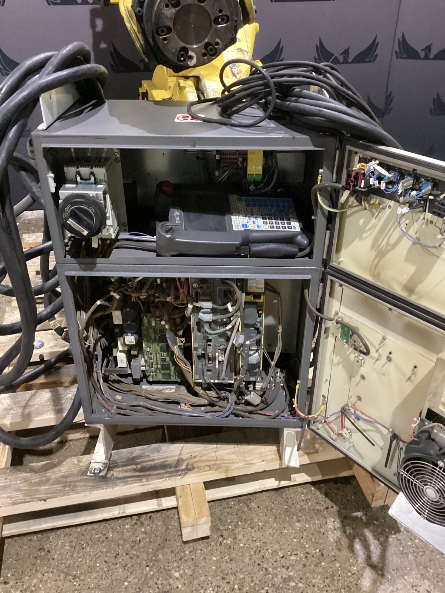 FANUC R-2000iB/210F Complete w/ R-30iB Controls USED 5