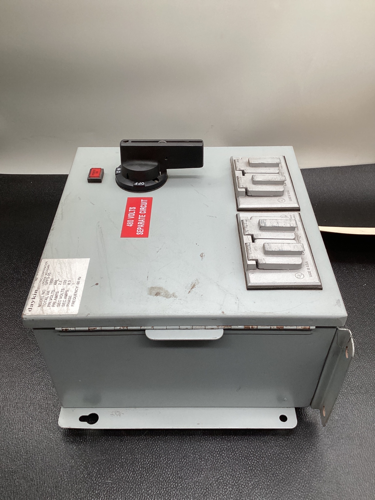 DAYKIN GPFS-05 1KVA Transformer Disconnect 480V - 120V USED 1