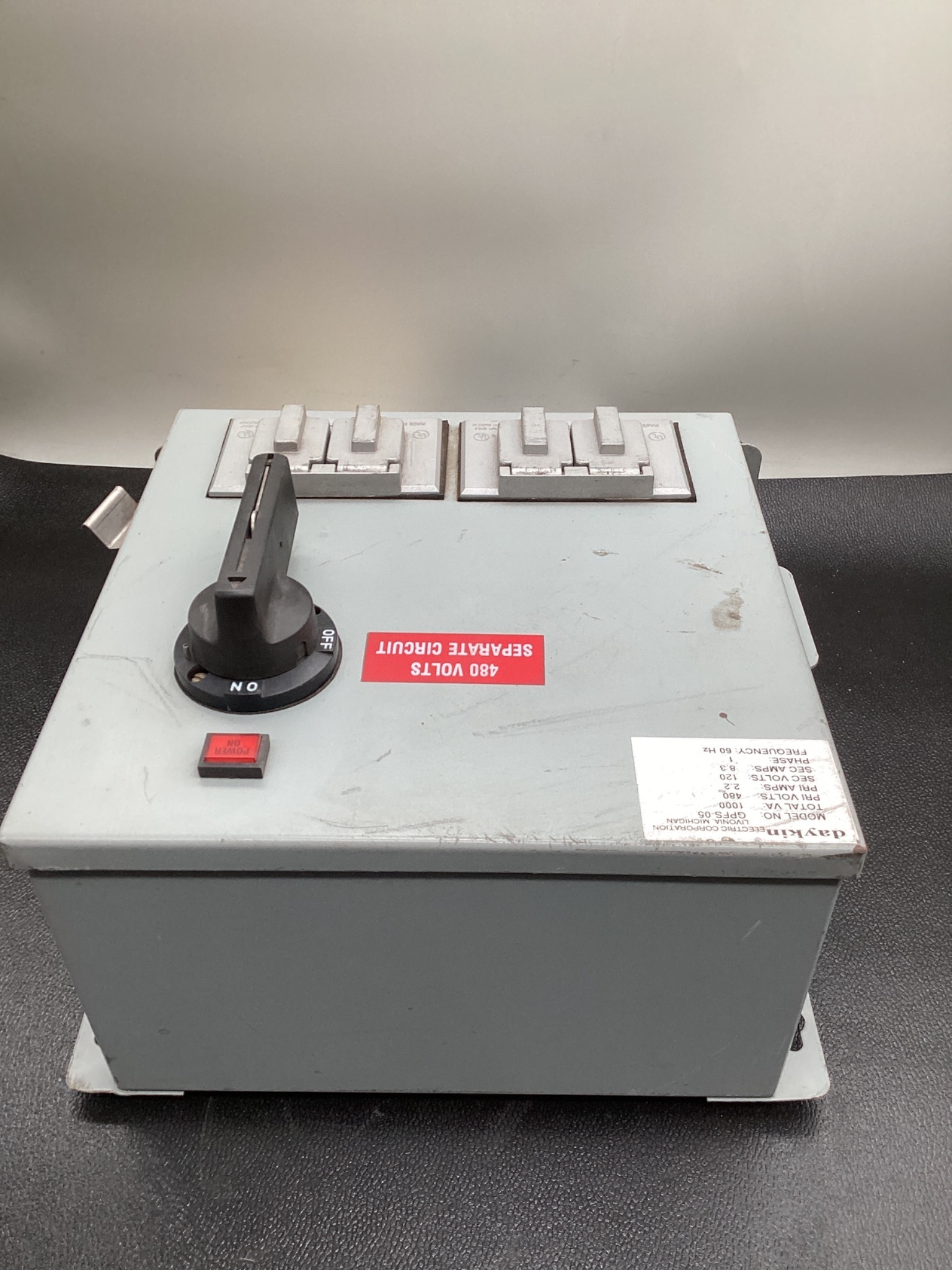 DAYKIN GPFS-05 1KVA Transformer Disconnect 480V - 120V USED 2