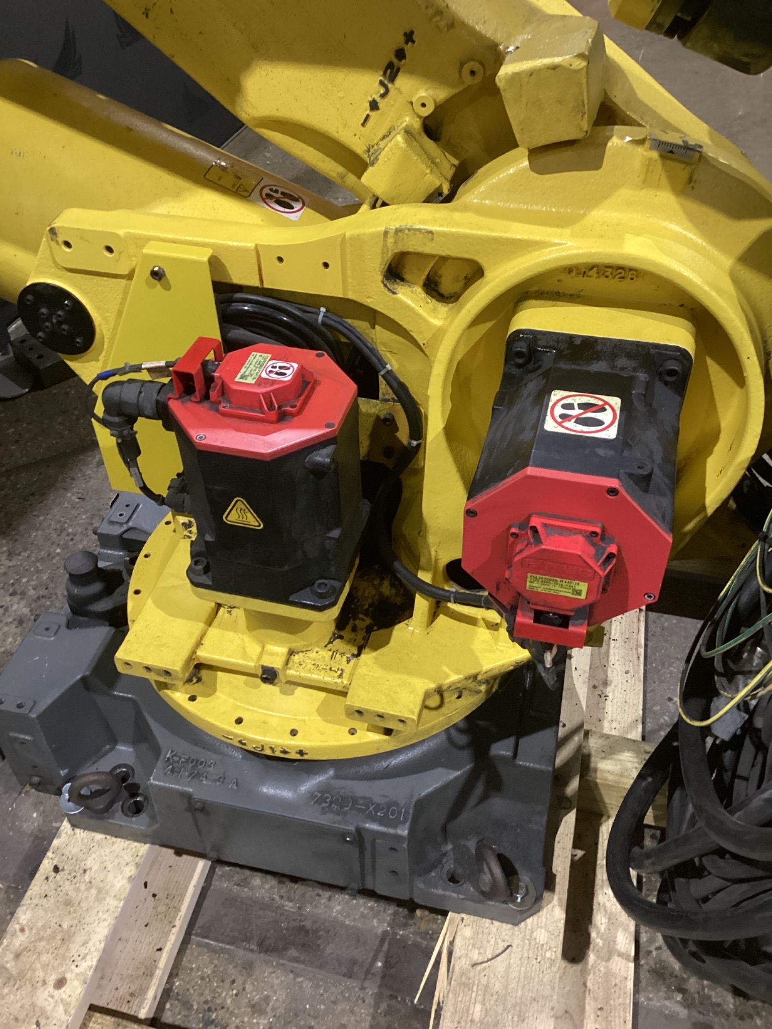 FANUC R-2000iB/210F Complete w/ R-30iB Controls USED 5