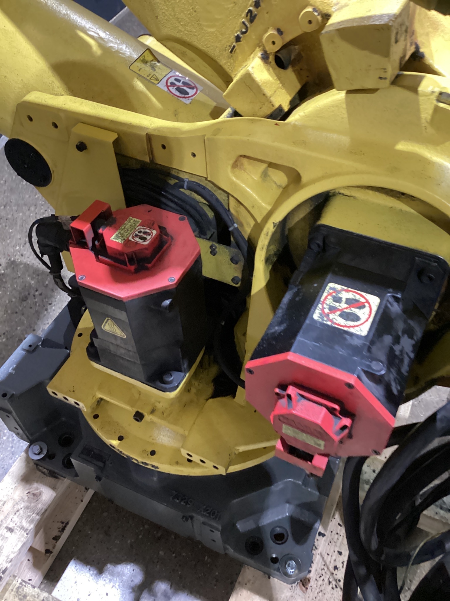 FANUC R-2000iB/210F Complete w/ R-30iB Controls USED 4