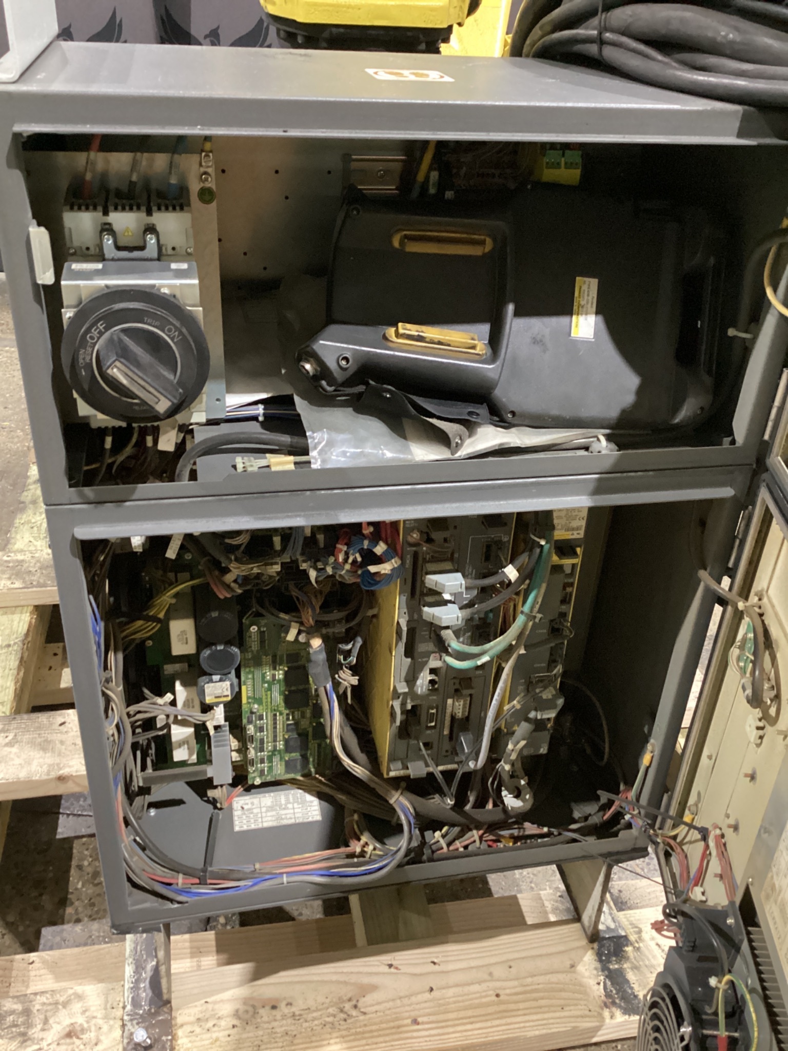 FANUC R-2000iB/210F Complete w/ R-30iB Controls USED 4