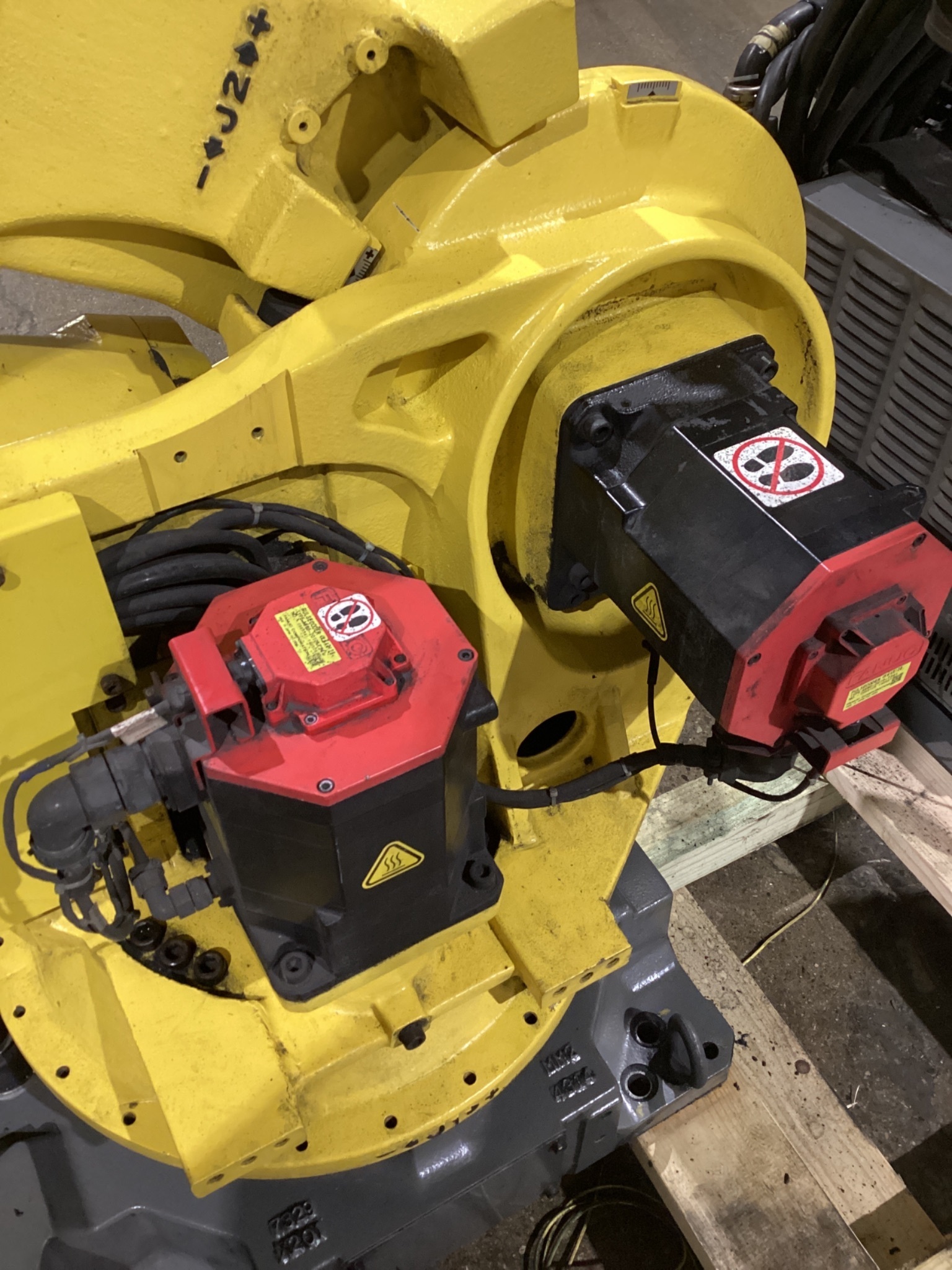 FANUC R-2000iB/210F Complete w/ R-30iB Controls USED 8