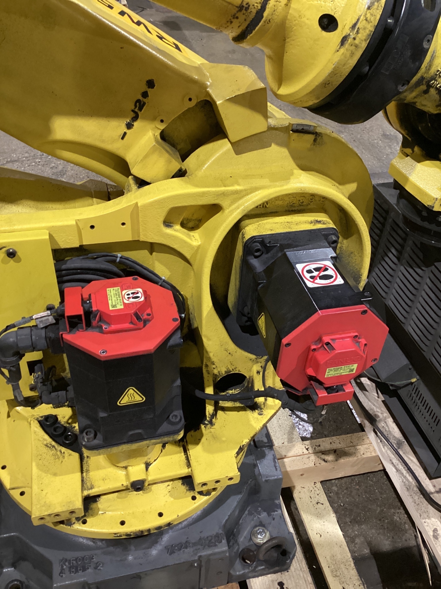 FANUC R-2000iB/210F Complete w/ R-30iB Controls USED 6