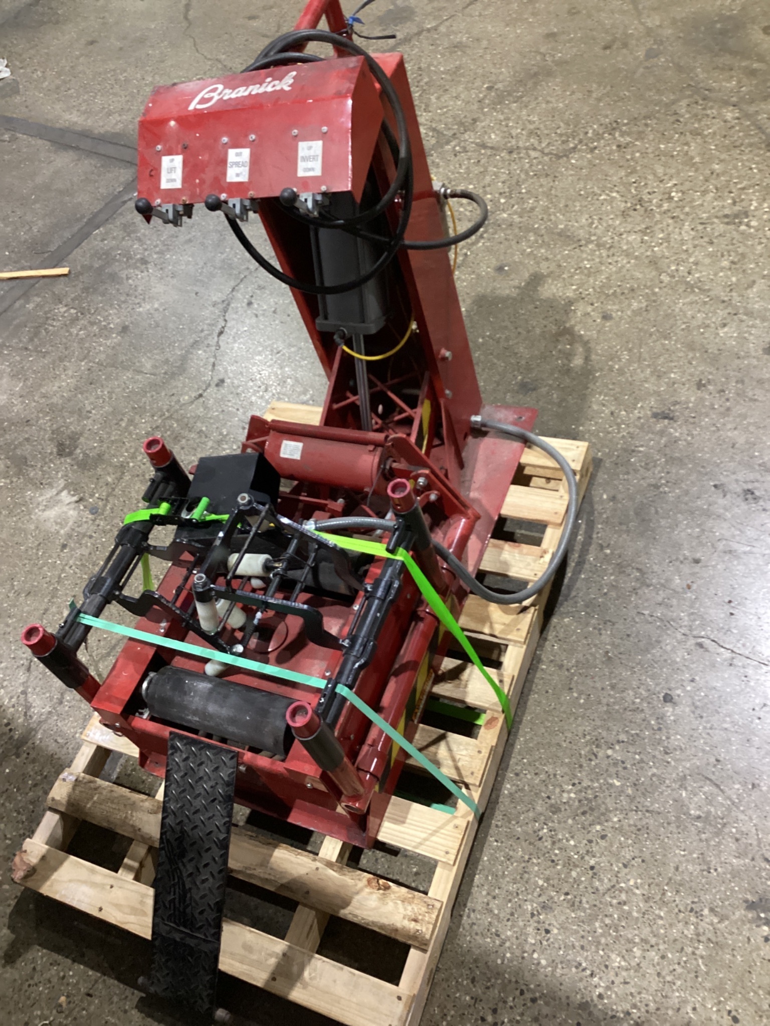 BRANICK AH/RI/R Air Powered Tire Spreader USED 3