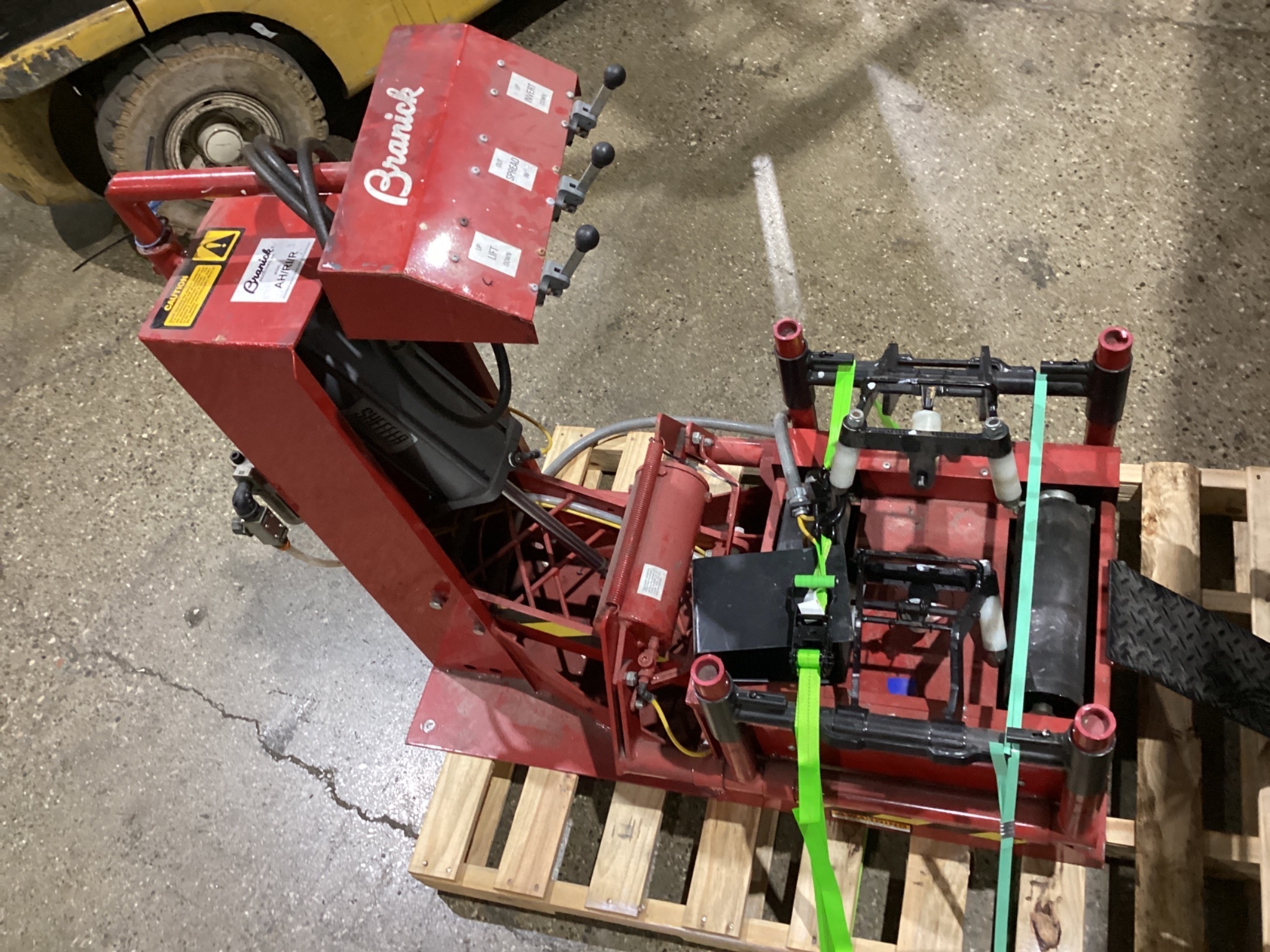 BRANICK AH/RI/R Air Powered Tire Spreader USED 4