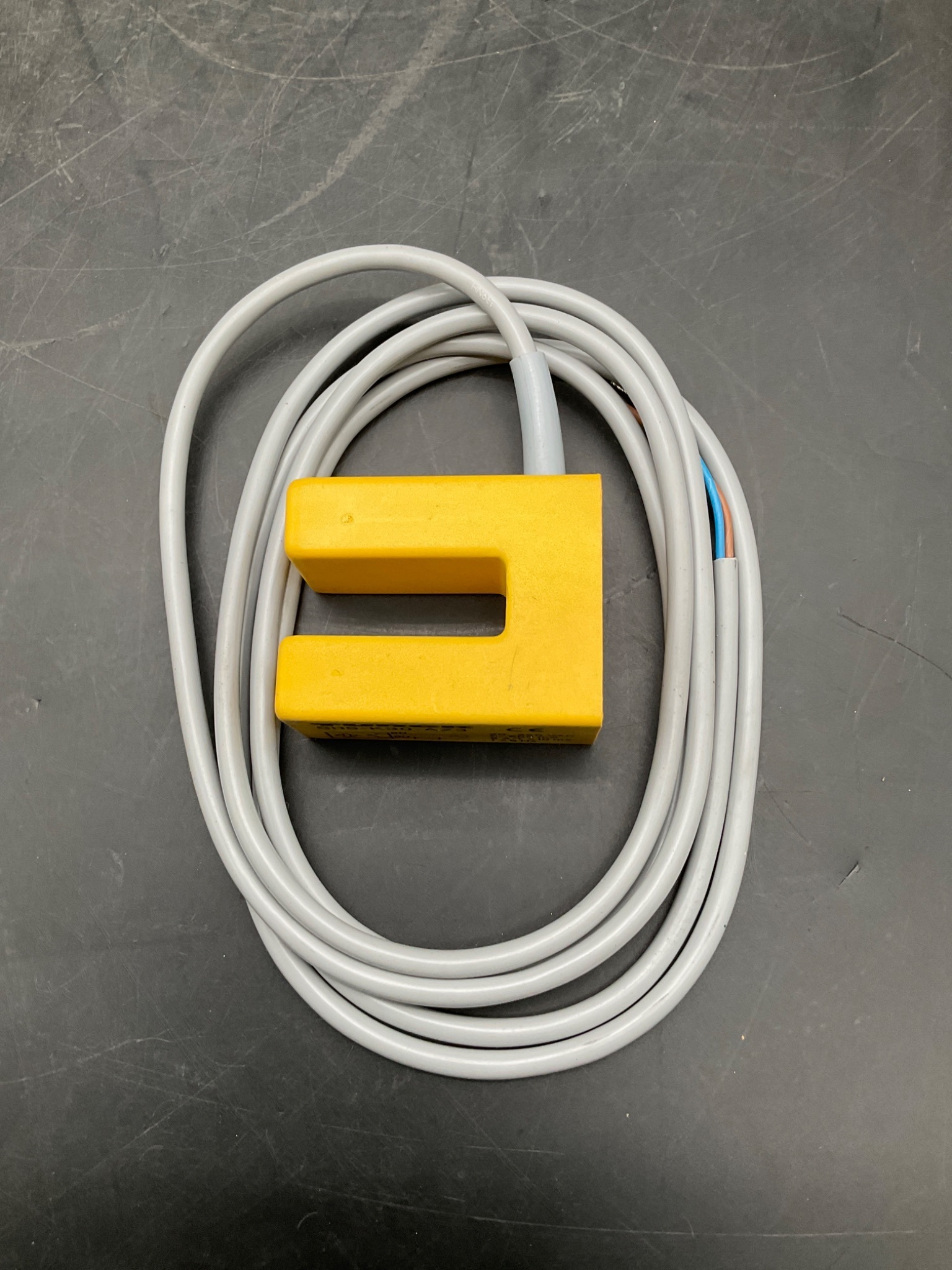 TURCK Si15-K30-AZ3 Inductive Slot Sensor 20–250VAC NEW 3