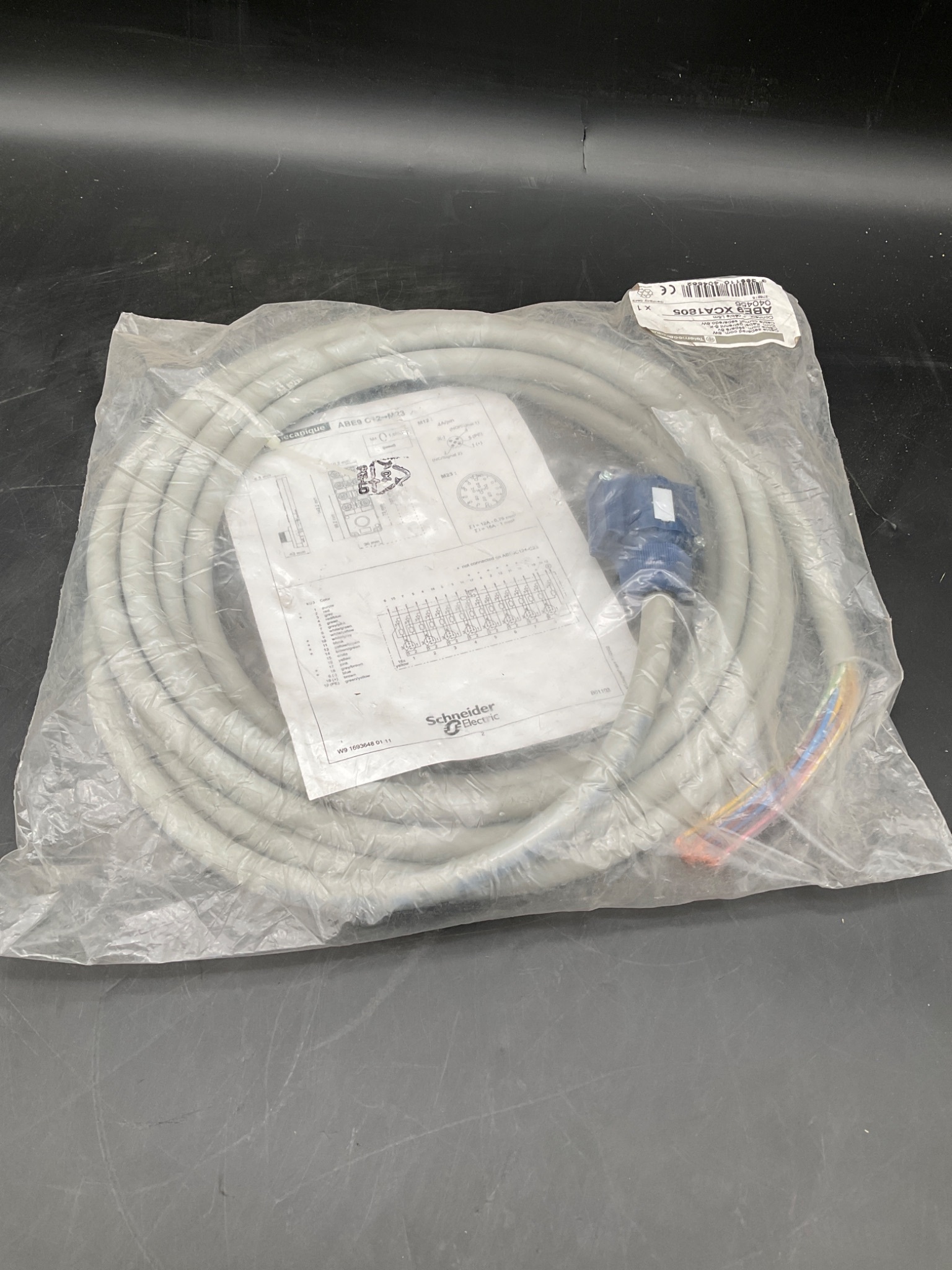 SCHNEIDER ELECTRIC ABE9XCA1805 Pre-Wired Connector Module NEW 3