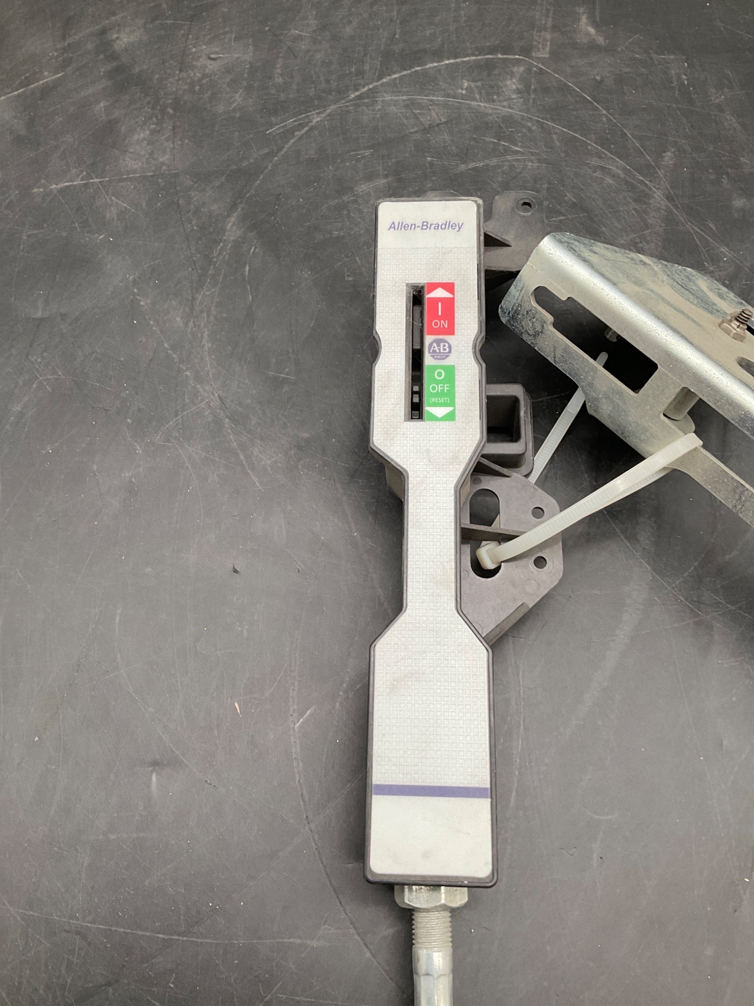 ALLEN BRADLEY 140G-J-FCX04 Operating Mechanism 250A J Frame USED 1