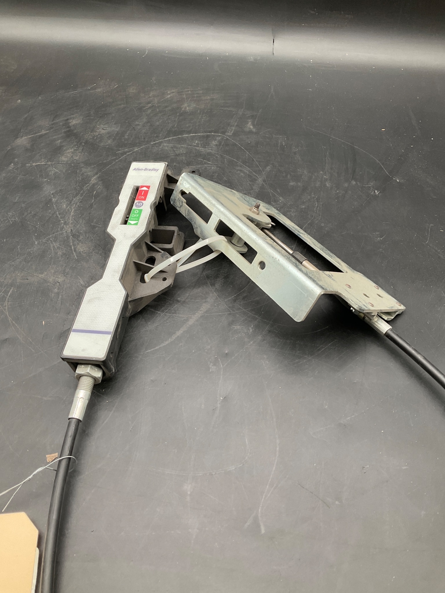 ALLEN BRADLEY 140G-J-FCX04 Operating Mechanism 250A J Frame USED 2
