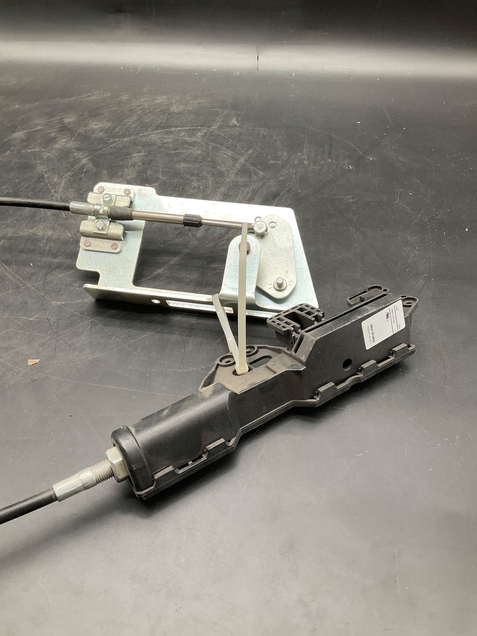 ALLEN BRADLEY 140G-J-FCX04 Operating Mechanism 250A J Frame USED 4