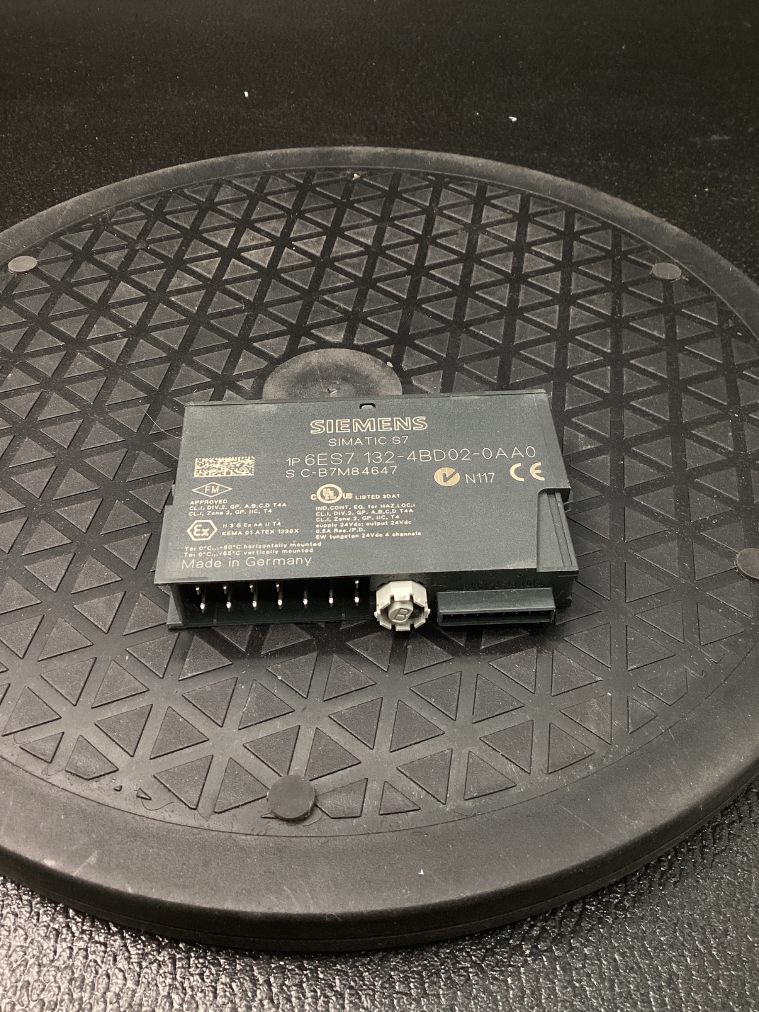 SIEMENS 6ES7 132-4BD02-0AA0 Digital Output Module NEW 5