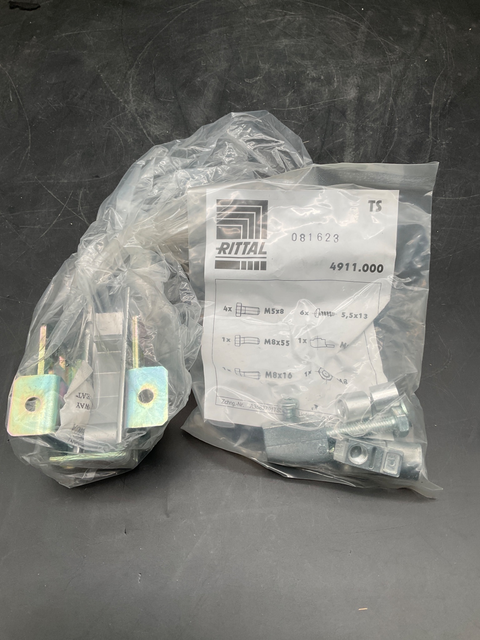 RITTAL TS 4911.000 Side Door Lock Kit for TS/VX Enclosures NEW 3