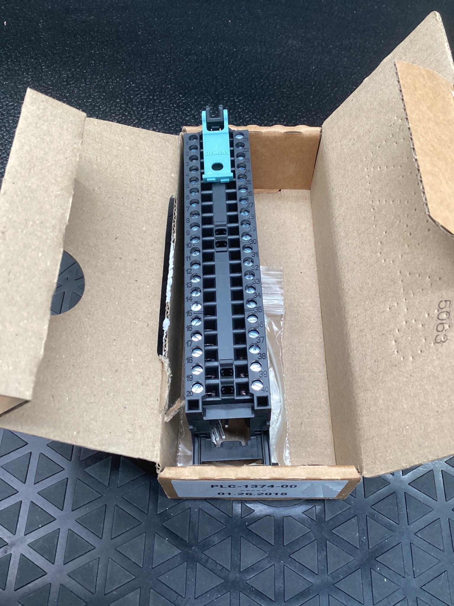 SIEMENS 6ES7 592-1AM00-0XB0 40-Pole Front Connector for S7-1500 NEW 4