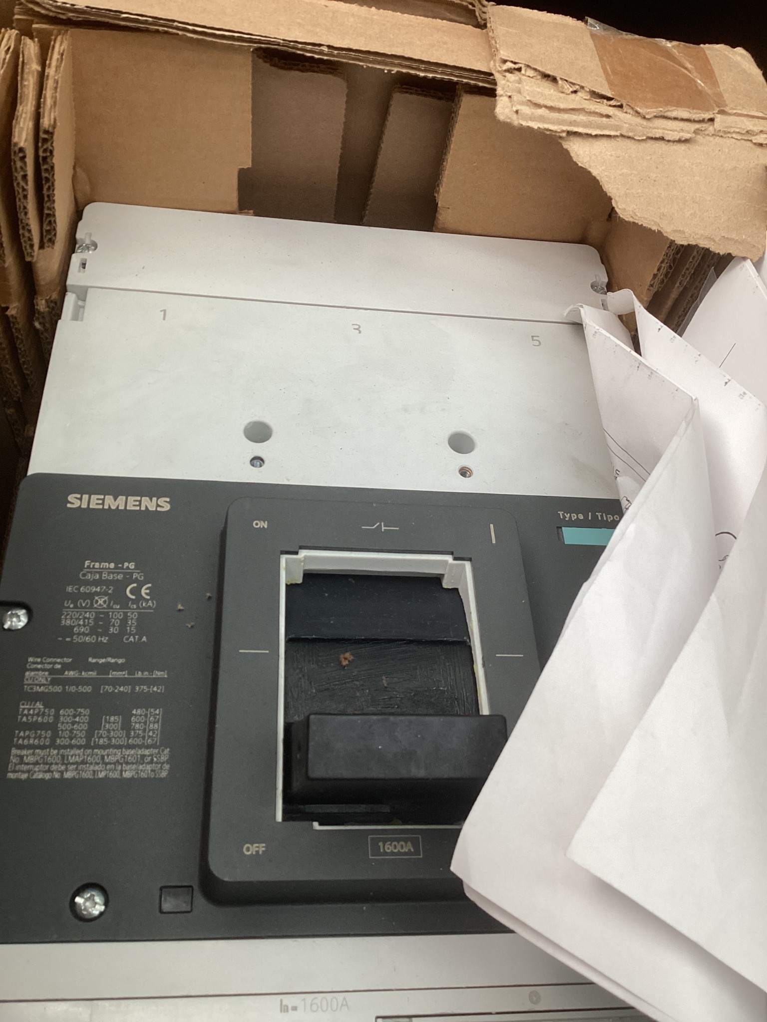 SIEMENS HPX3T160 1600A 3-Pole Circuit Breaker NEW 4