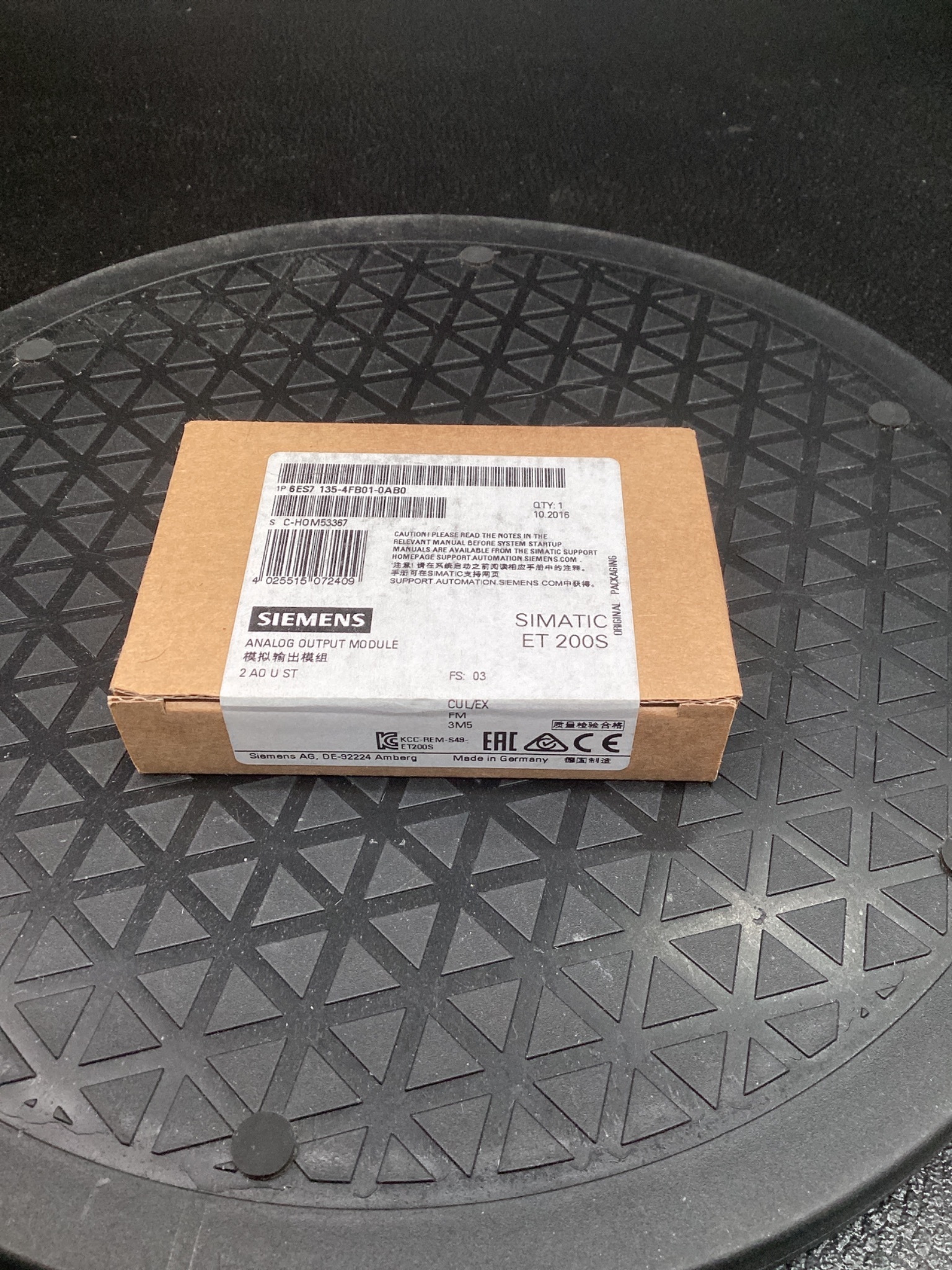 SIEMENS 6ES7 135-4FB01-0AB0 Analog Output Module NEW 0