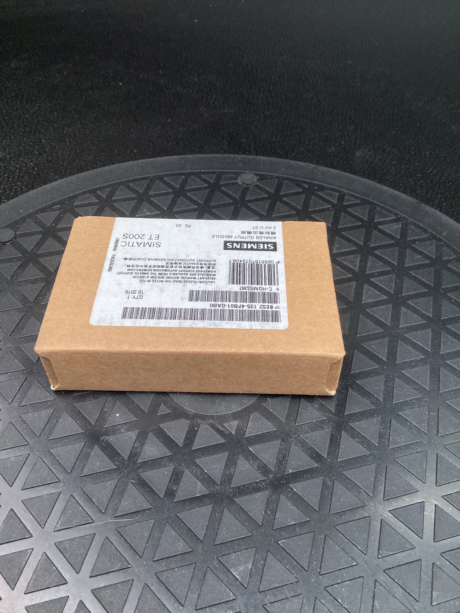 SIEMENS 6ES7 135-4FB01-0AB0 Analog Output Module NEW 2