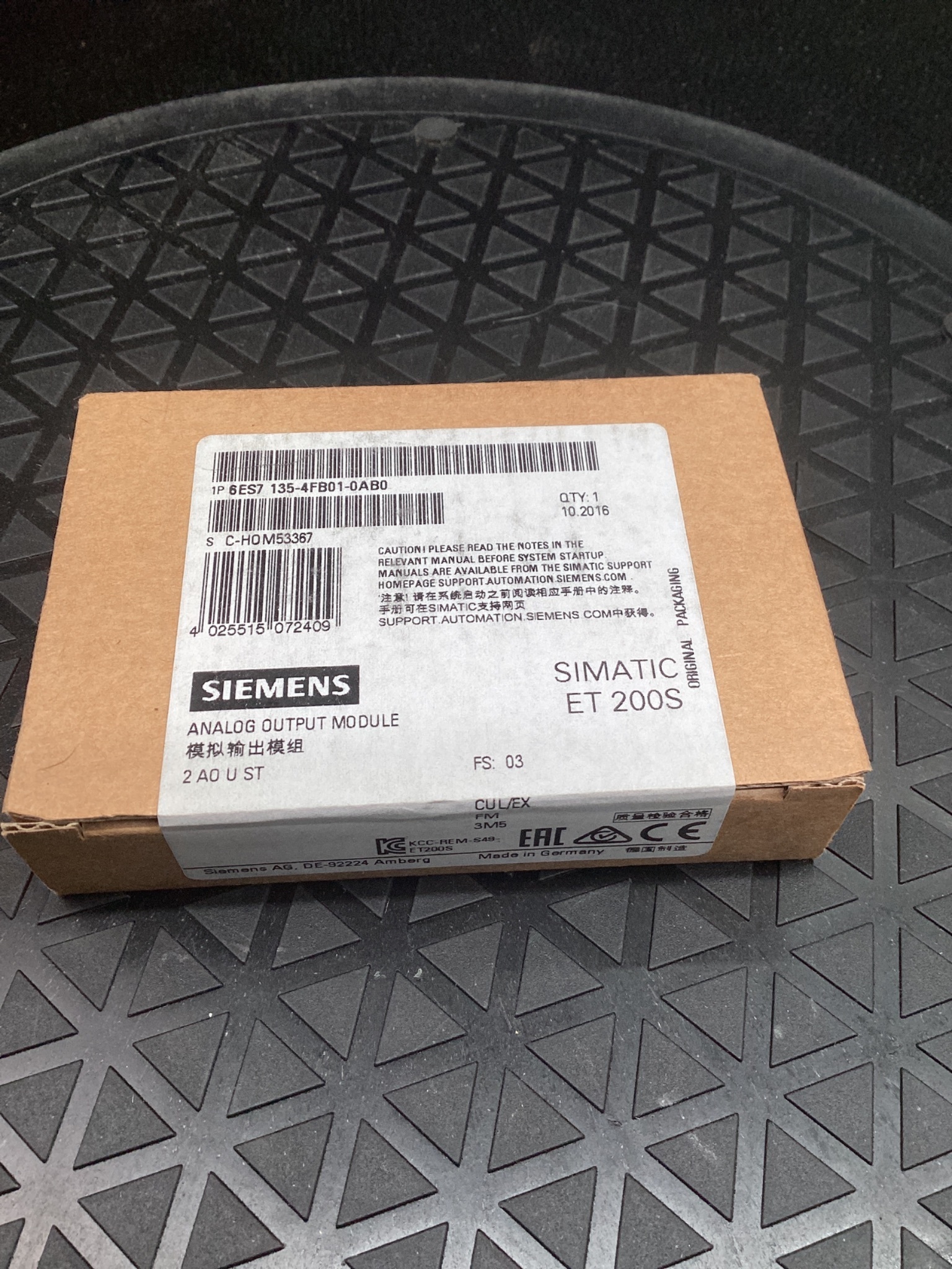 SIEMENS 6ES7 135-4FB01-0AB0 Analog Output Module NEW 4