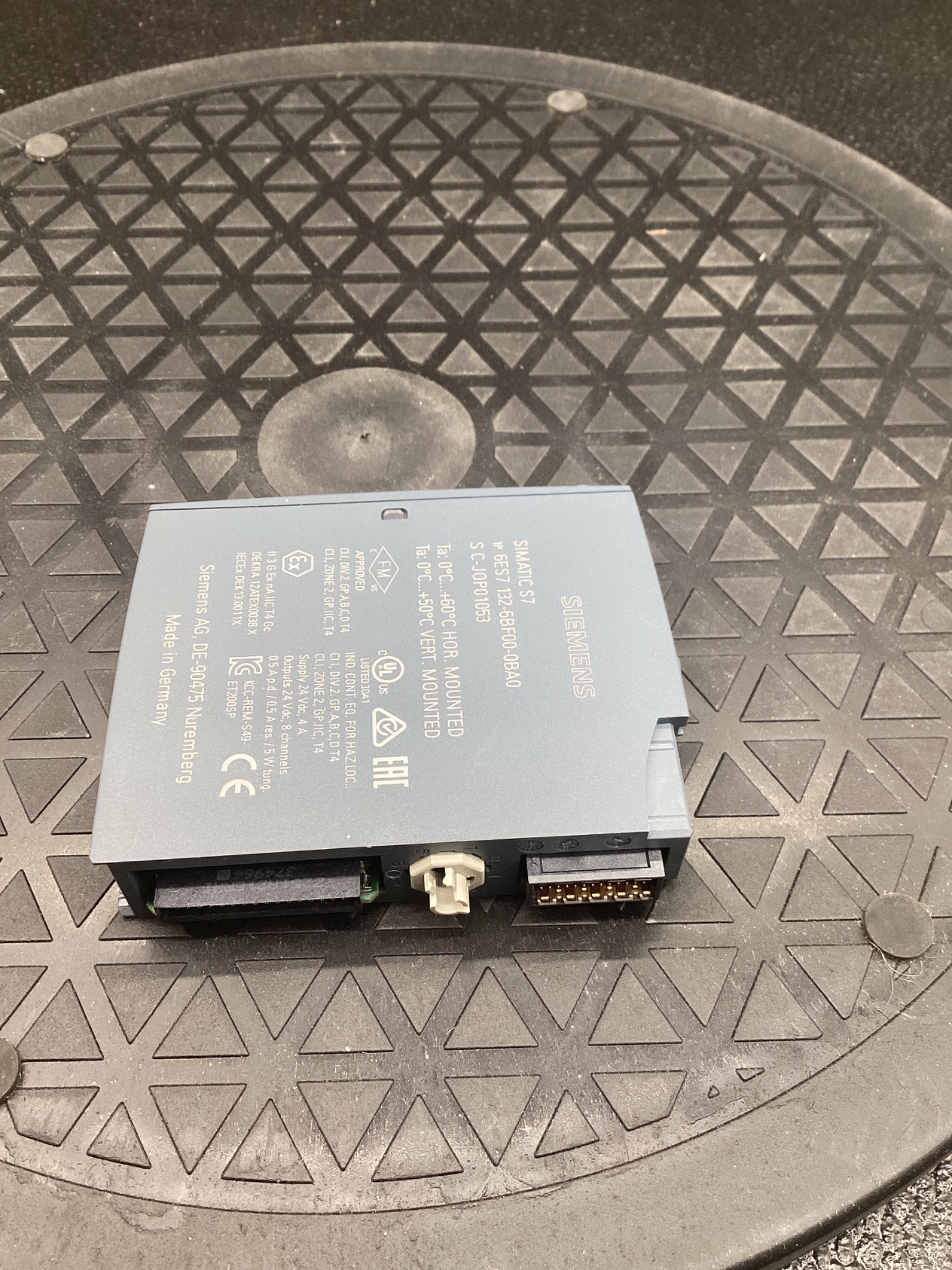 SIEMENS 6ES7 132-6BF00-0BA0 Digital Output Module USED 1