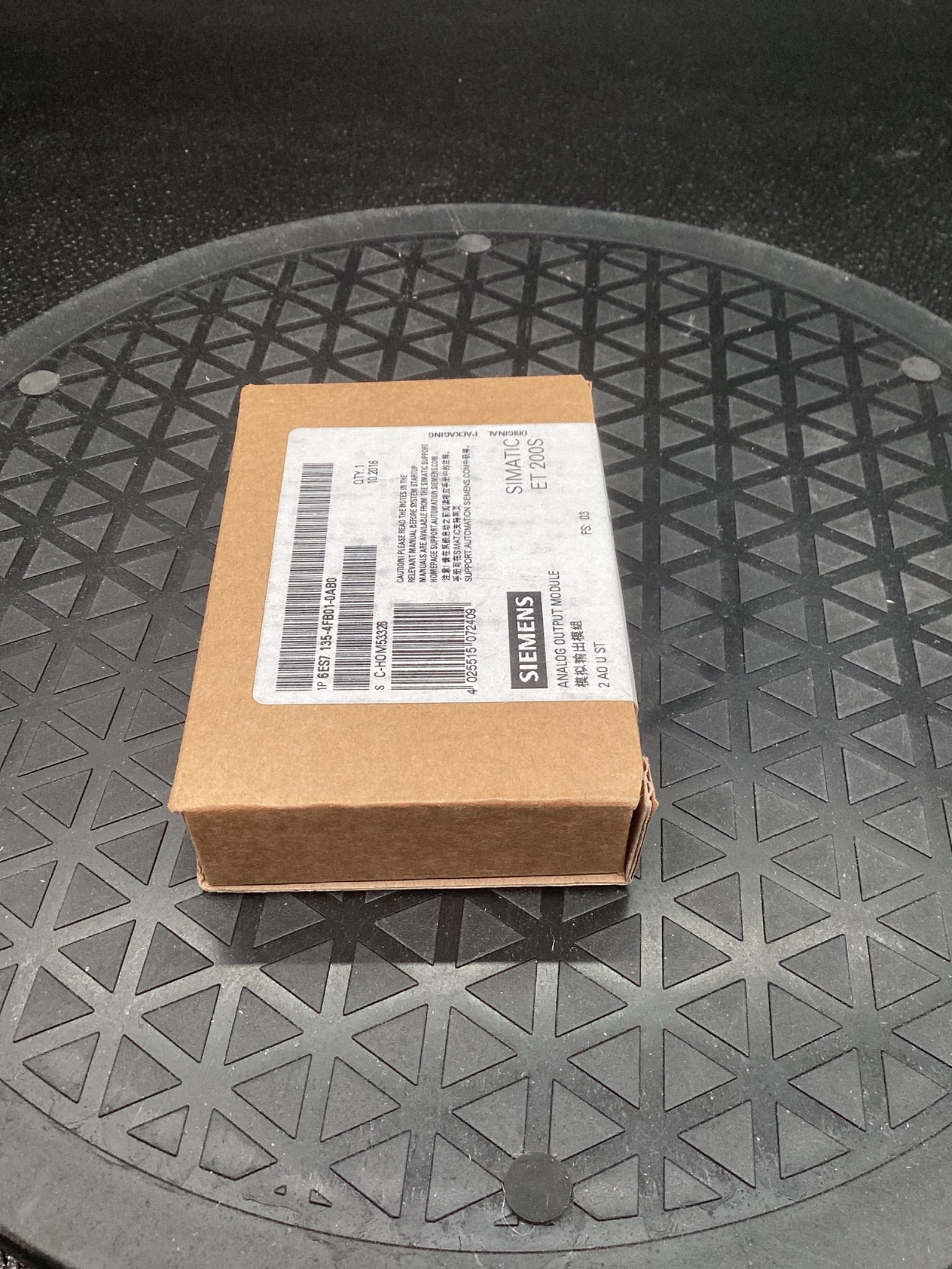 SIEMENS 6ES7 135-4FB01-0AB0 Analog Output Module NEW 1