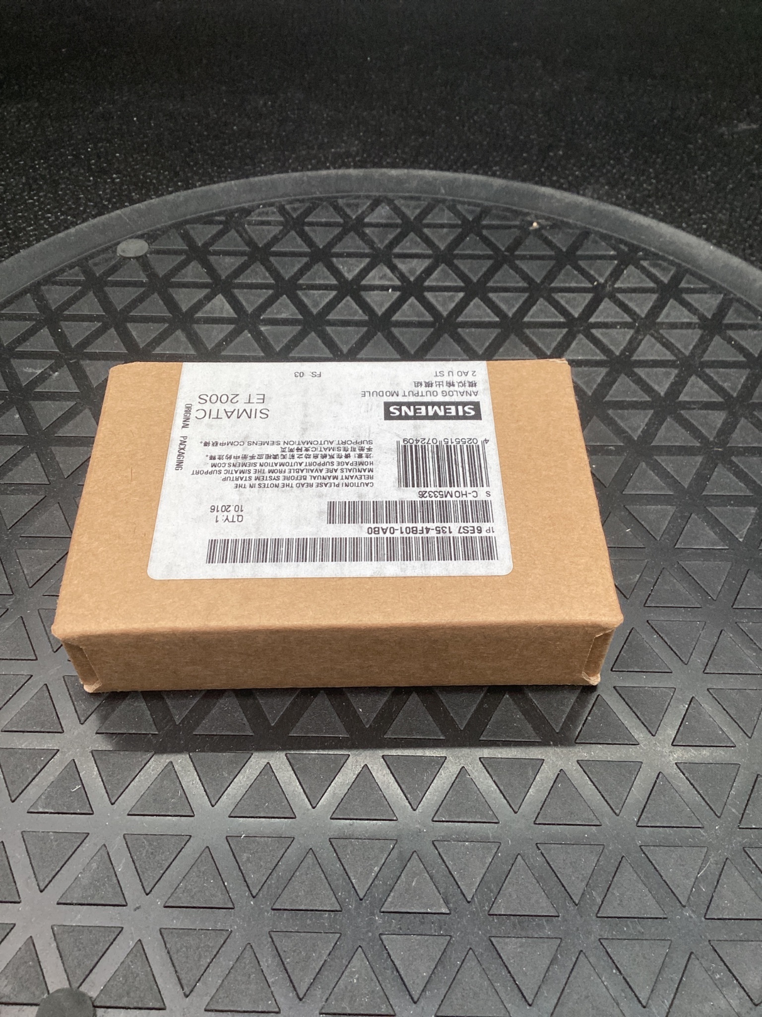 SIEMENS 6ES7 135-4FB01-0AB0 Analog Output Module NEW 2