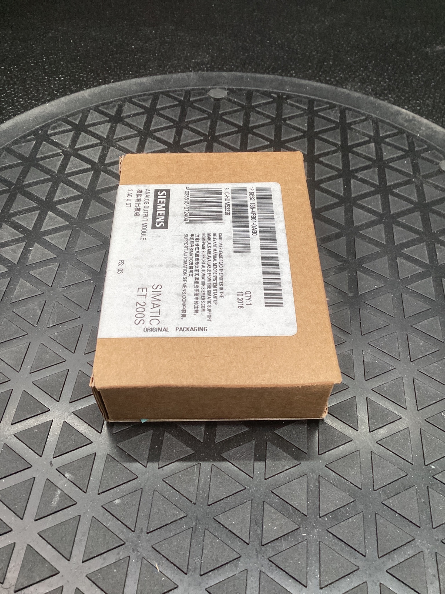 SIEMENS 6ES7 135-4FB01-0AB0 Analog Output Module NEW 3
