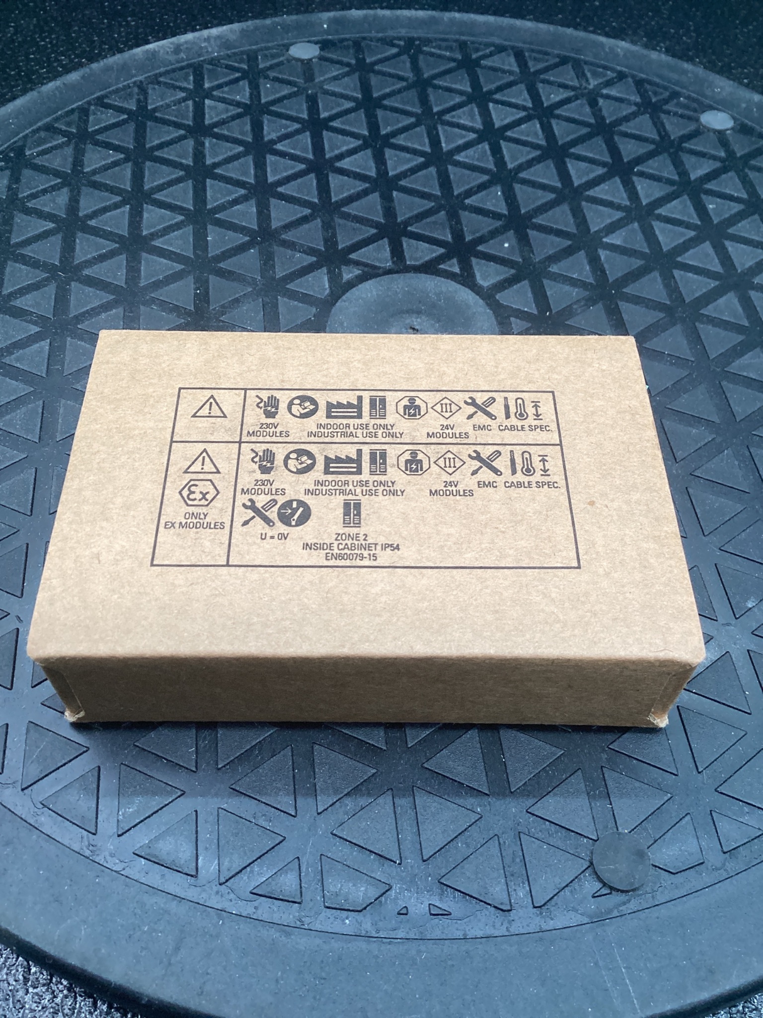 SIEMENS 6ES7 135-4FB01-0AB0 Analog Output Module NEW 4