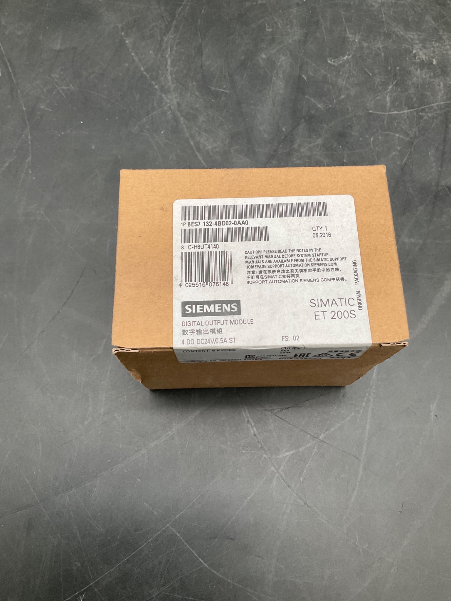 SIEMENS 6ES7 132-4BD02-0AA0 Digital Output Module ET200S NEW 1
