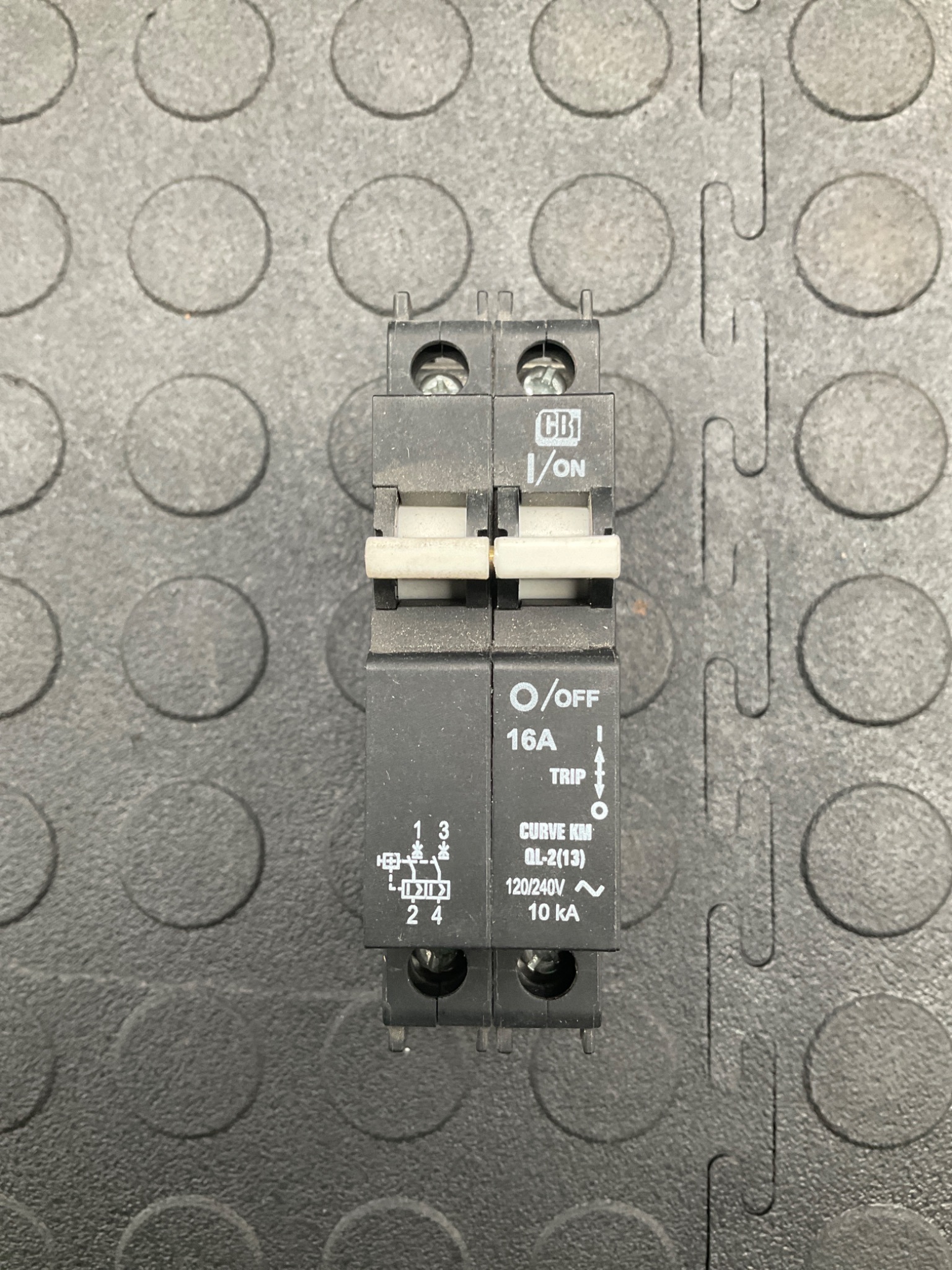 CBI QL-2(13) 2-Pole Circuit Breaker 240V 10A USED 3
