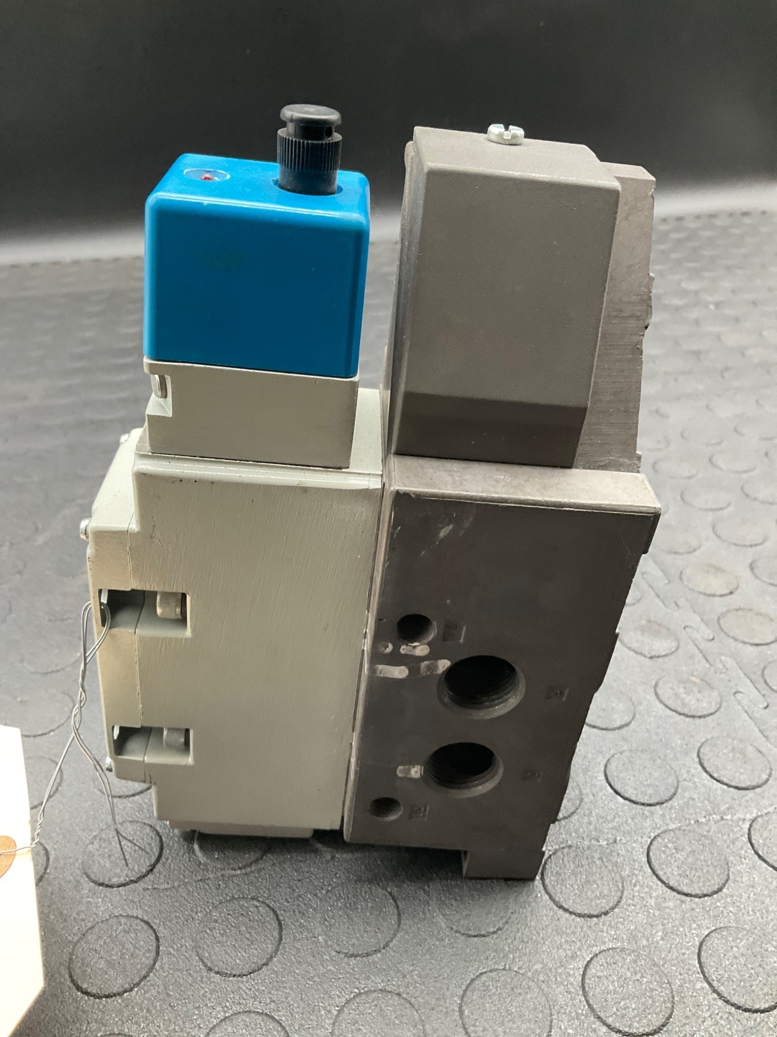 NUMATICS 124BA43BMQ56Y61 Pneumatic Valve Assembly USED 5
