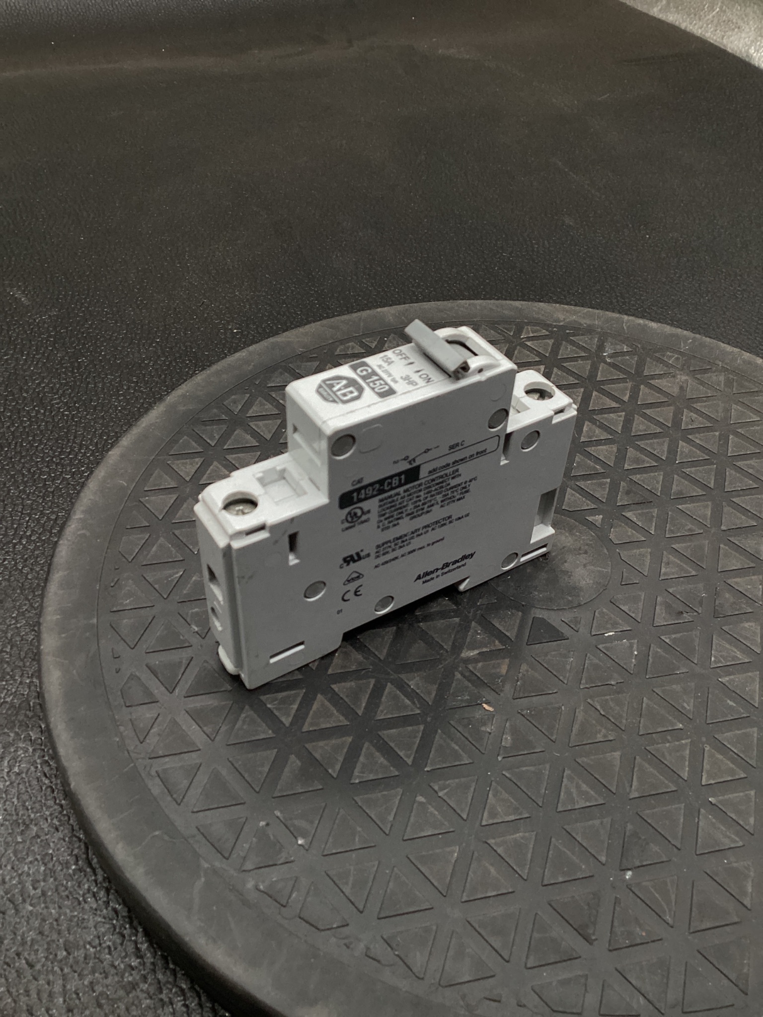 ALLEN BRADLEY 1492-CB1 Miniature Circuit Breaker 1-Pole 15A USED 3