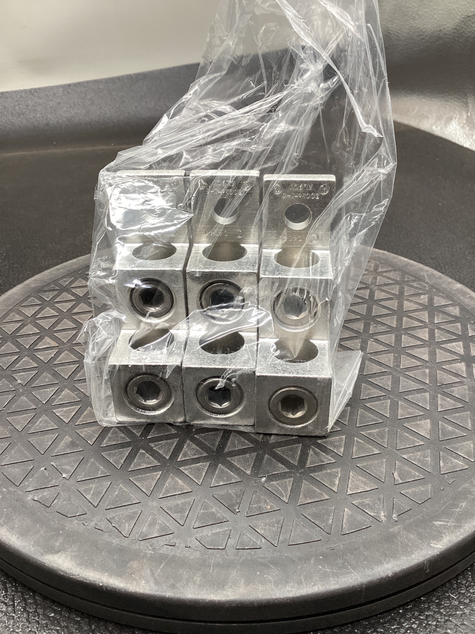 ALLEN BRADLEY 1494U-LA400 Lug Connectors 400A Kit NEW 3