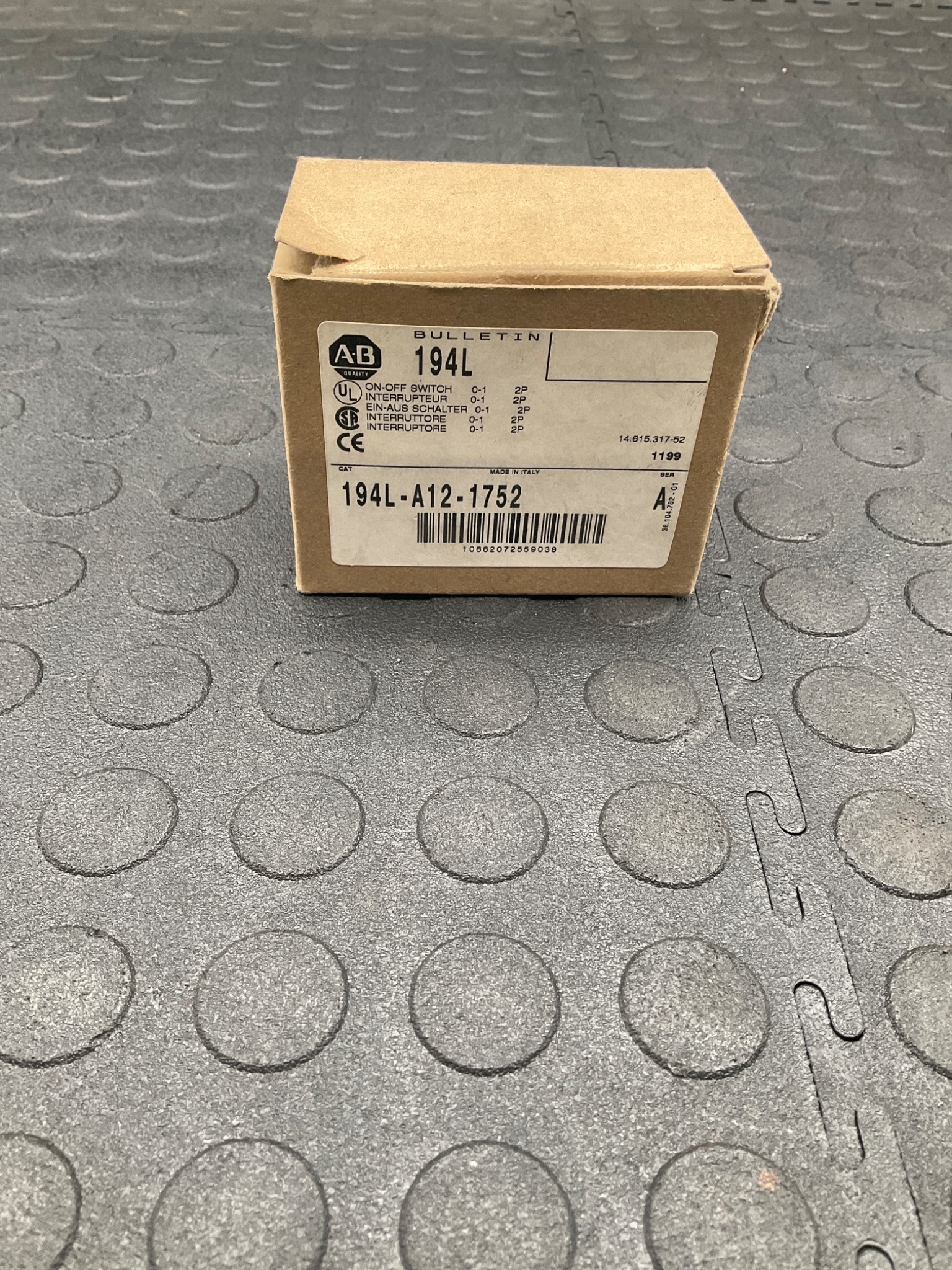 ALLEN BRADLEY 194L-A12-1752 On-Off Selector Switch Ser. A NEW 1