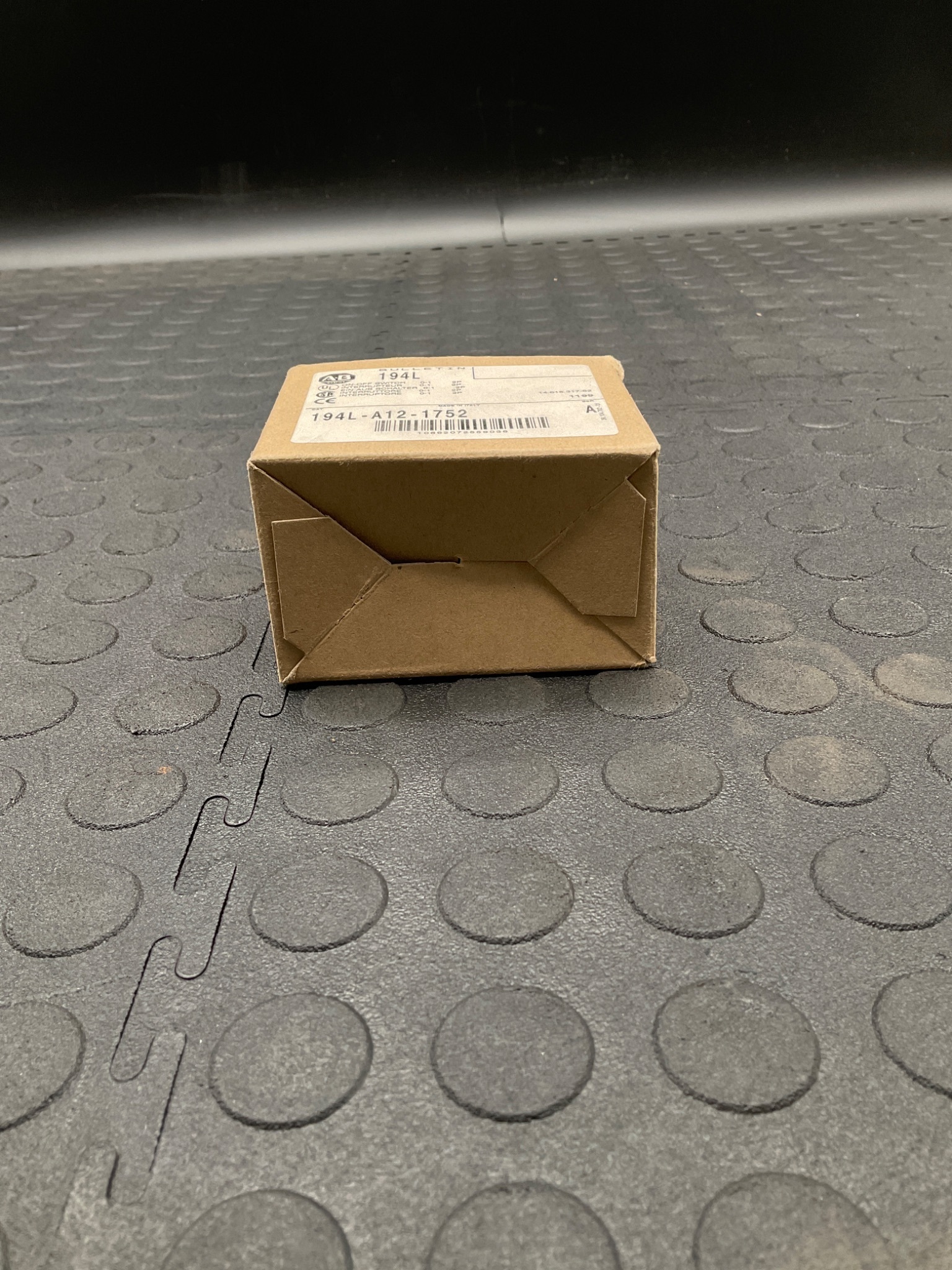 ALLEN BRADLEY 194L-A12-1752 On-Off Selector Switch Ser. A NEW 2