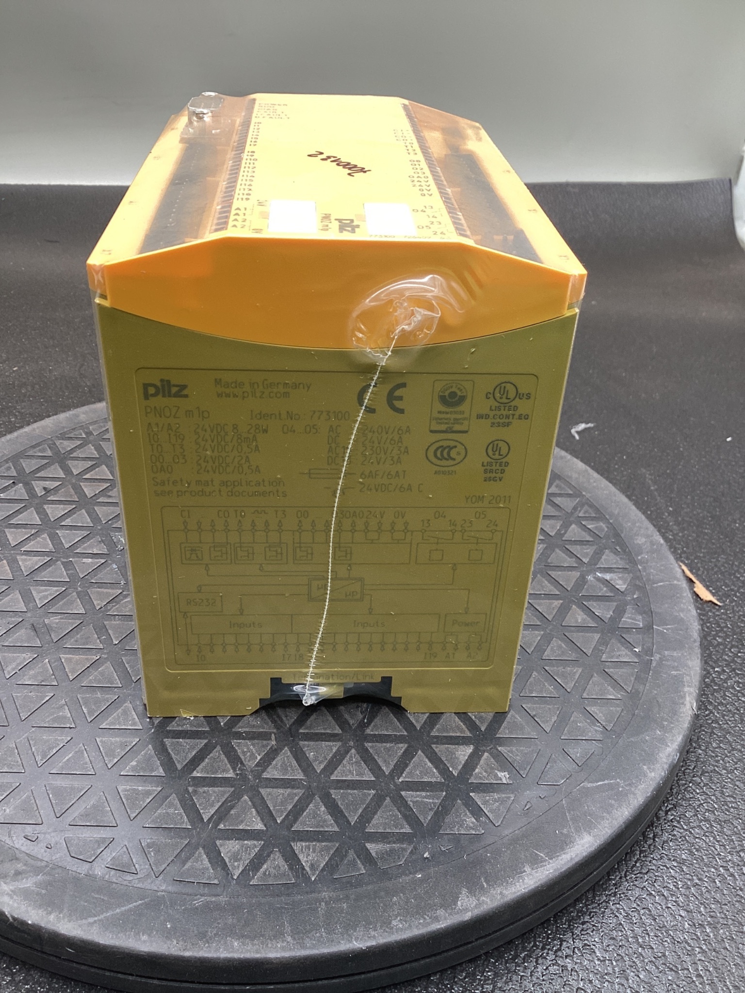 PILZ PNOZ M1P Safety Relay Module 773100 NEW 3