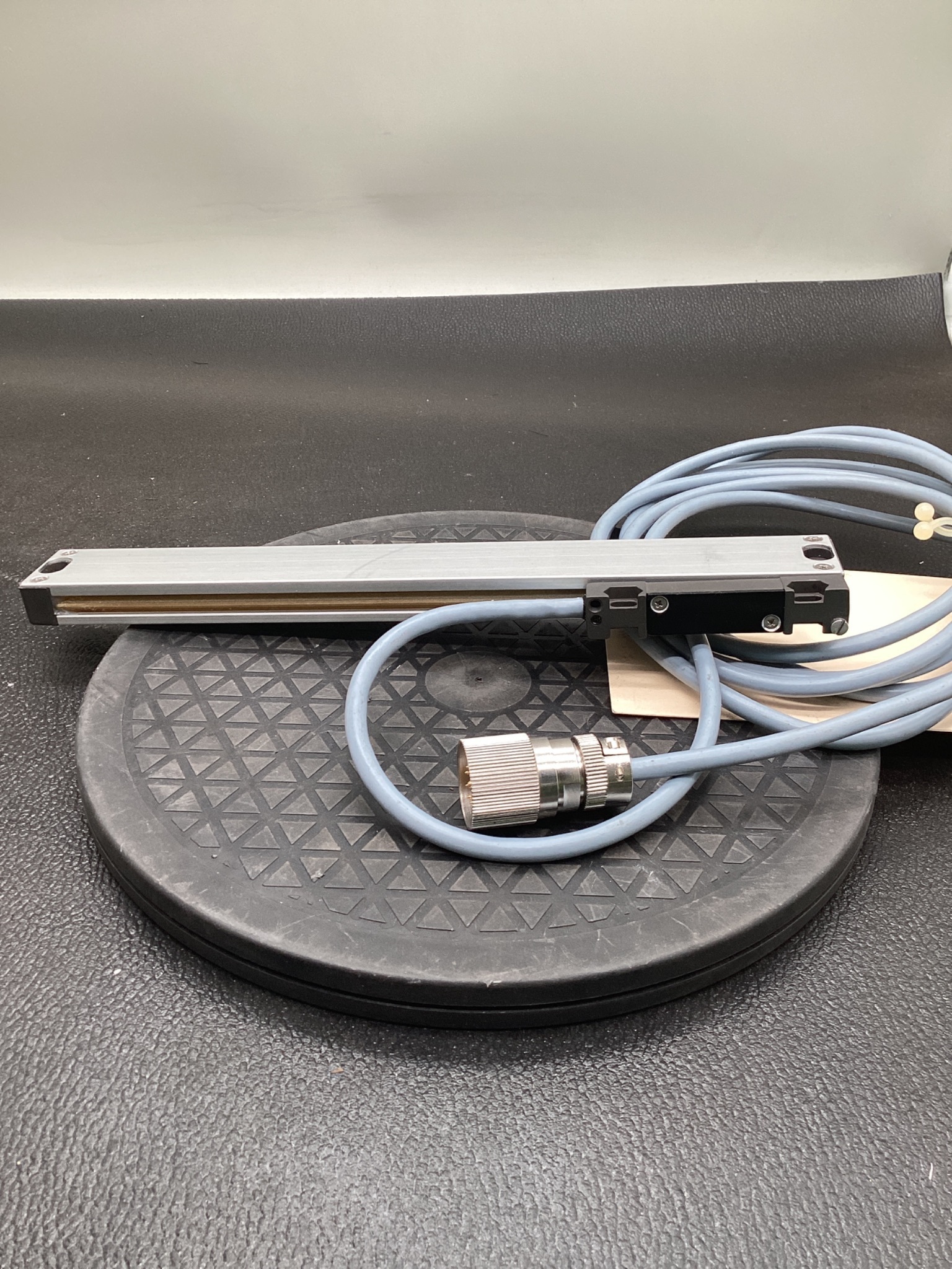 HEIDENHAIN LS 903 Linear Scale Encoder 209-081-D8 NEW 2