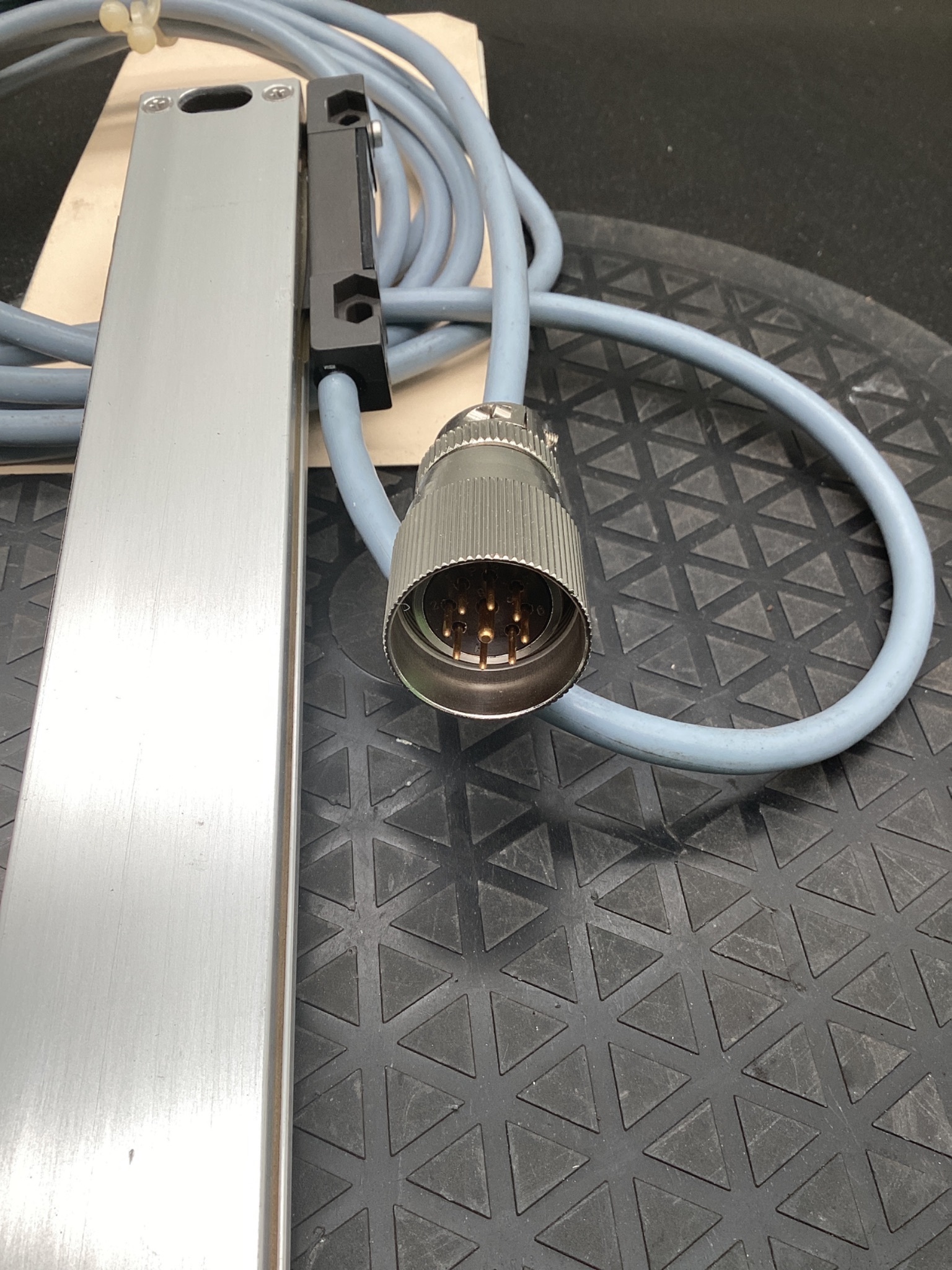 HEIDENHAIN LS 903 Linear Scale Encoder 209-081-D8 NEW 3