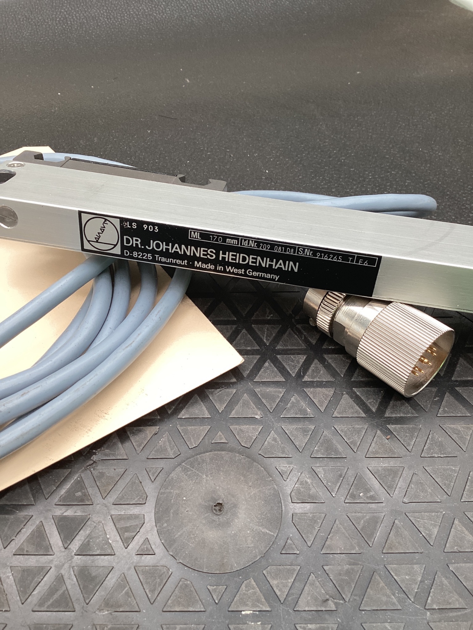 HEIDENHAIN LS 903 Linear Scale Encoder 209-081-D8 NEW 4