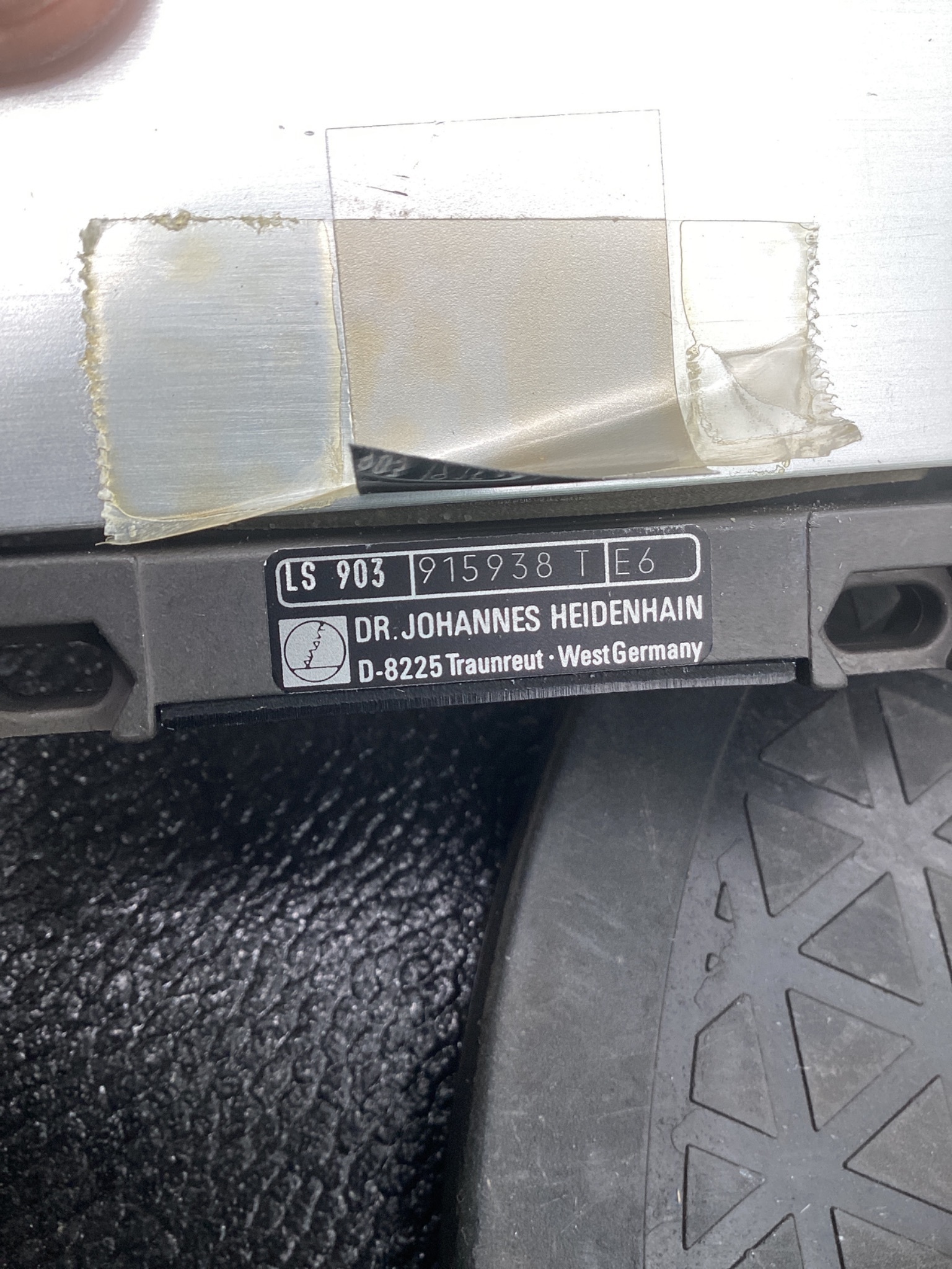 HEIDENHAIN LS 903 Linear Scale Encoder 209-081-D8 NEW 5