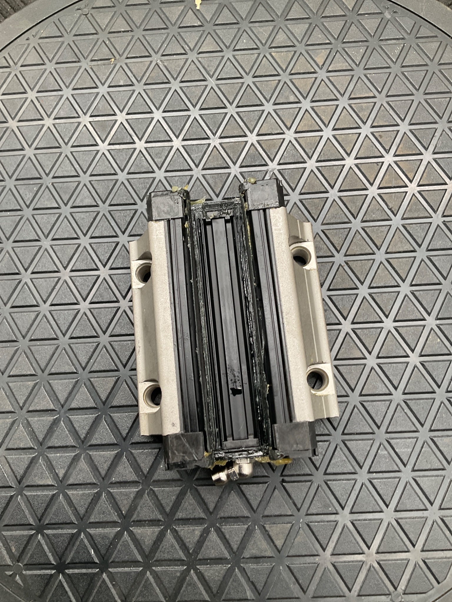 UFF02521 Linear Slide Bearing Block USED 3