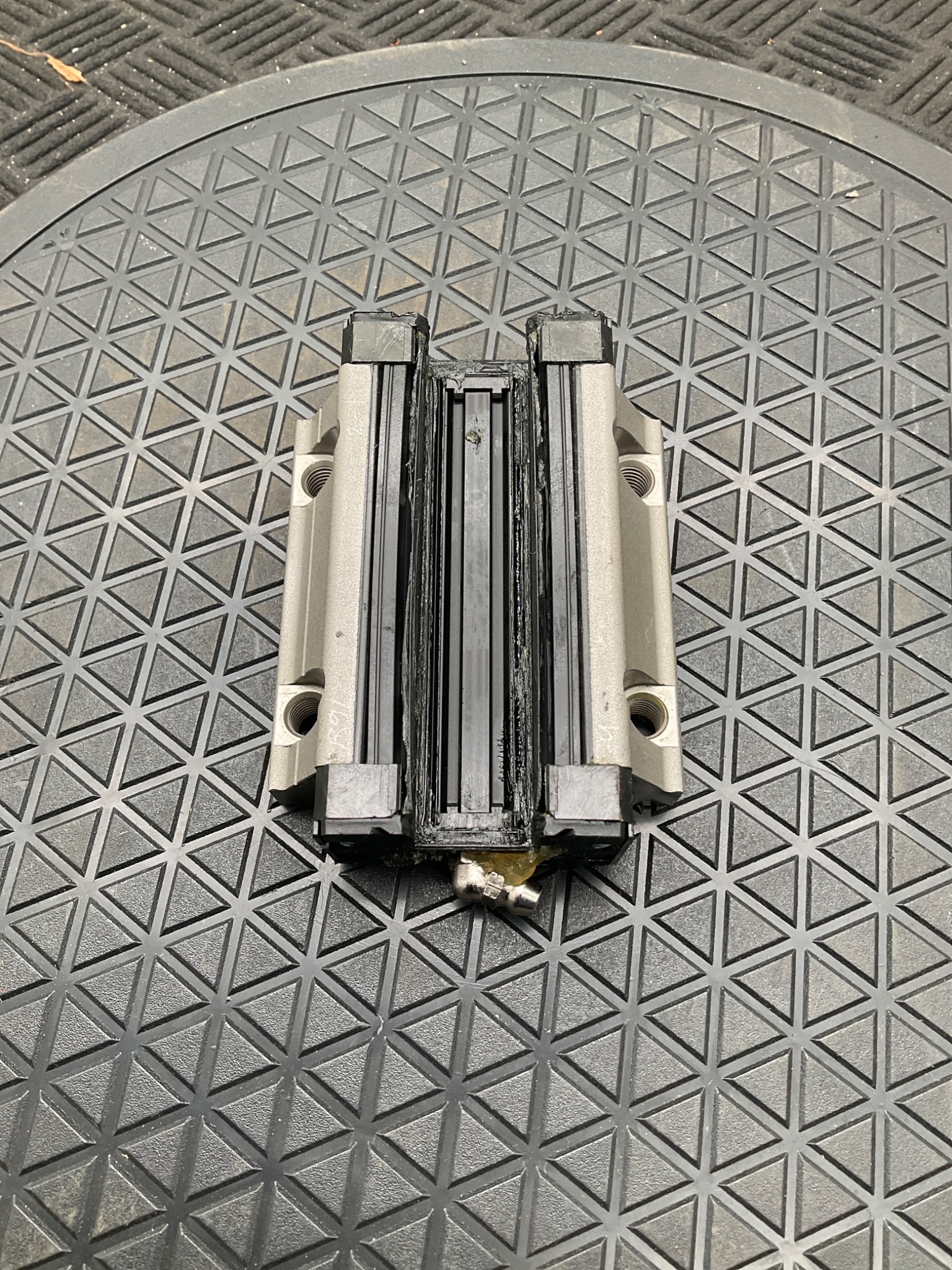 UFF02521 Linear Slide Bearing Block USED 2