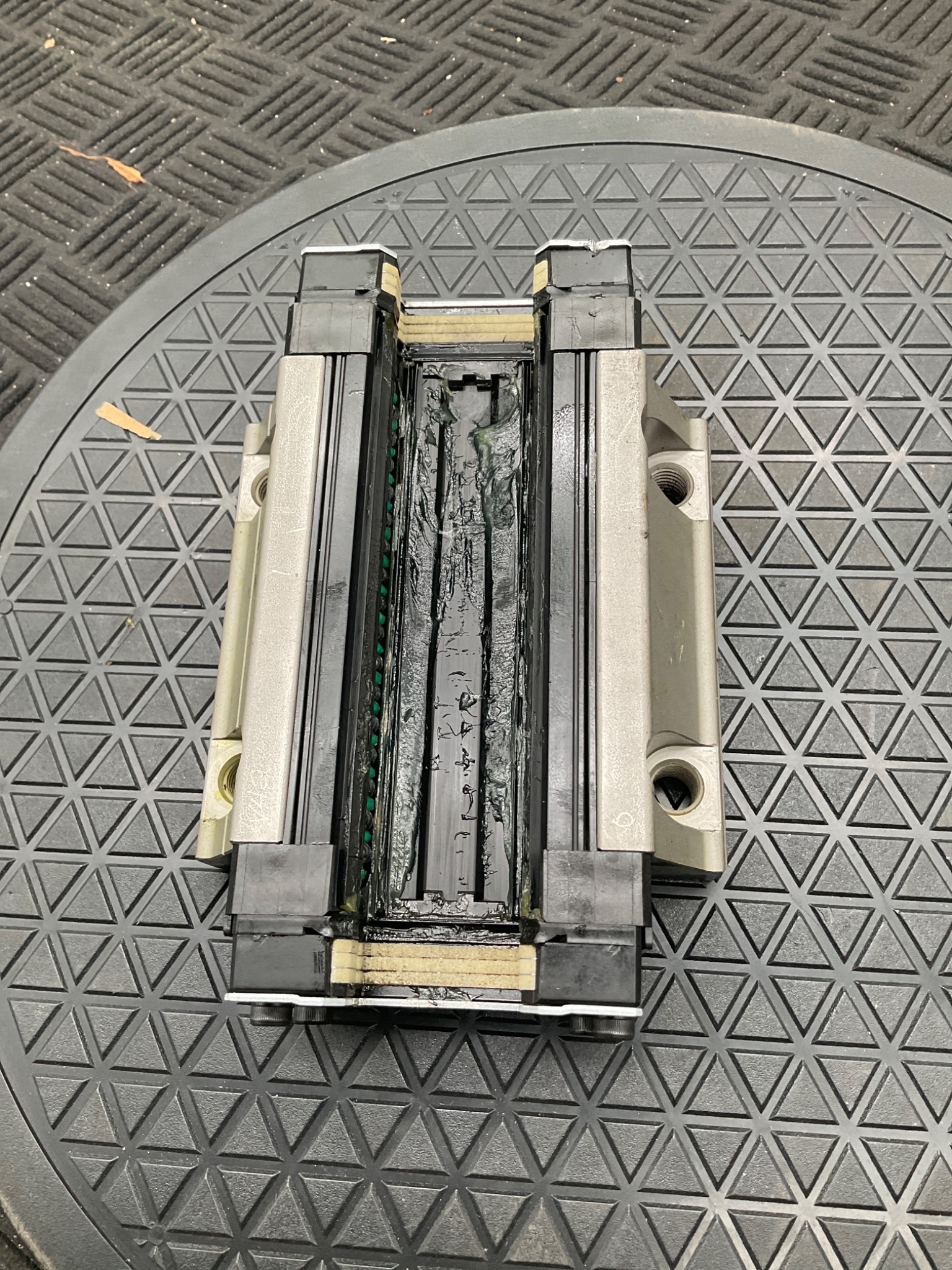 UFD01940 Linear Slide Bearing Block USED 3