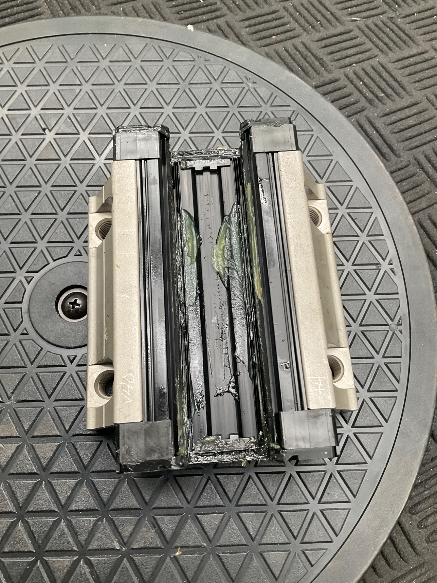 UFD01931 Linear Slide Bearing Block USED 2