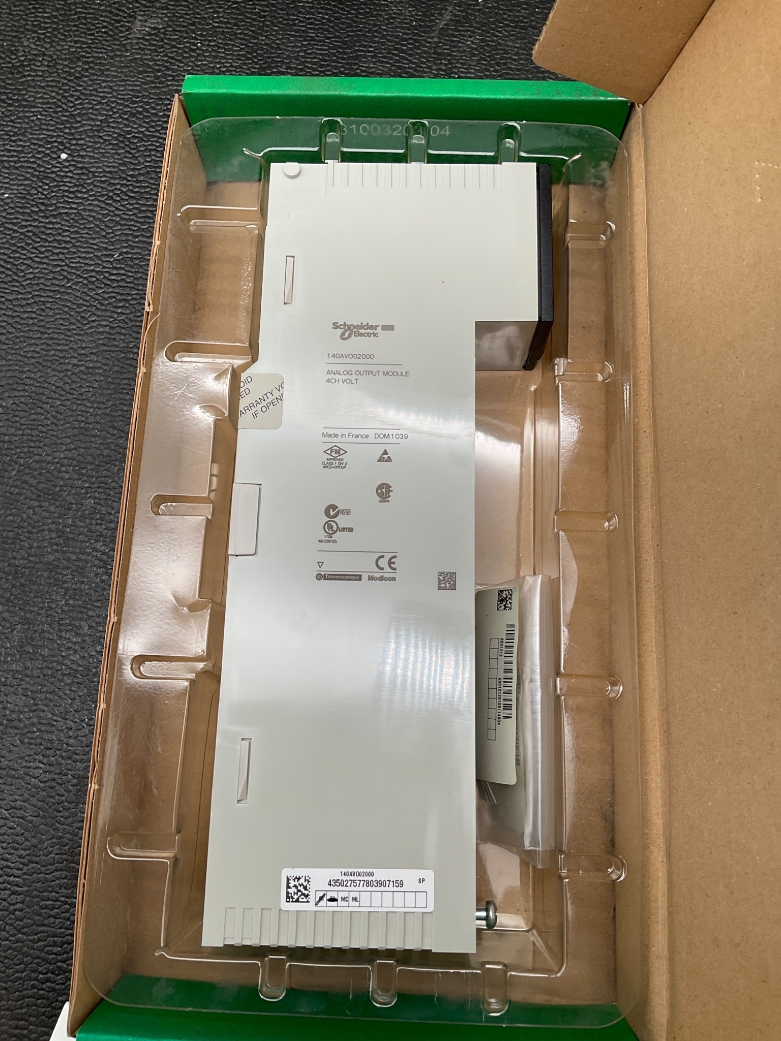 SCHNEIDER ELECTRIC 140AVO02000 Analog Output Module NEW 2