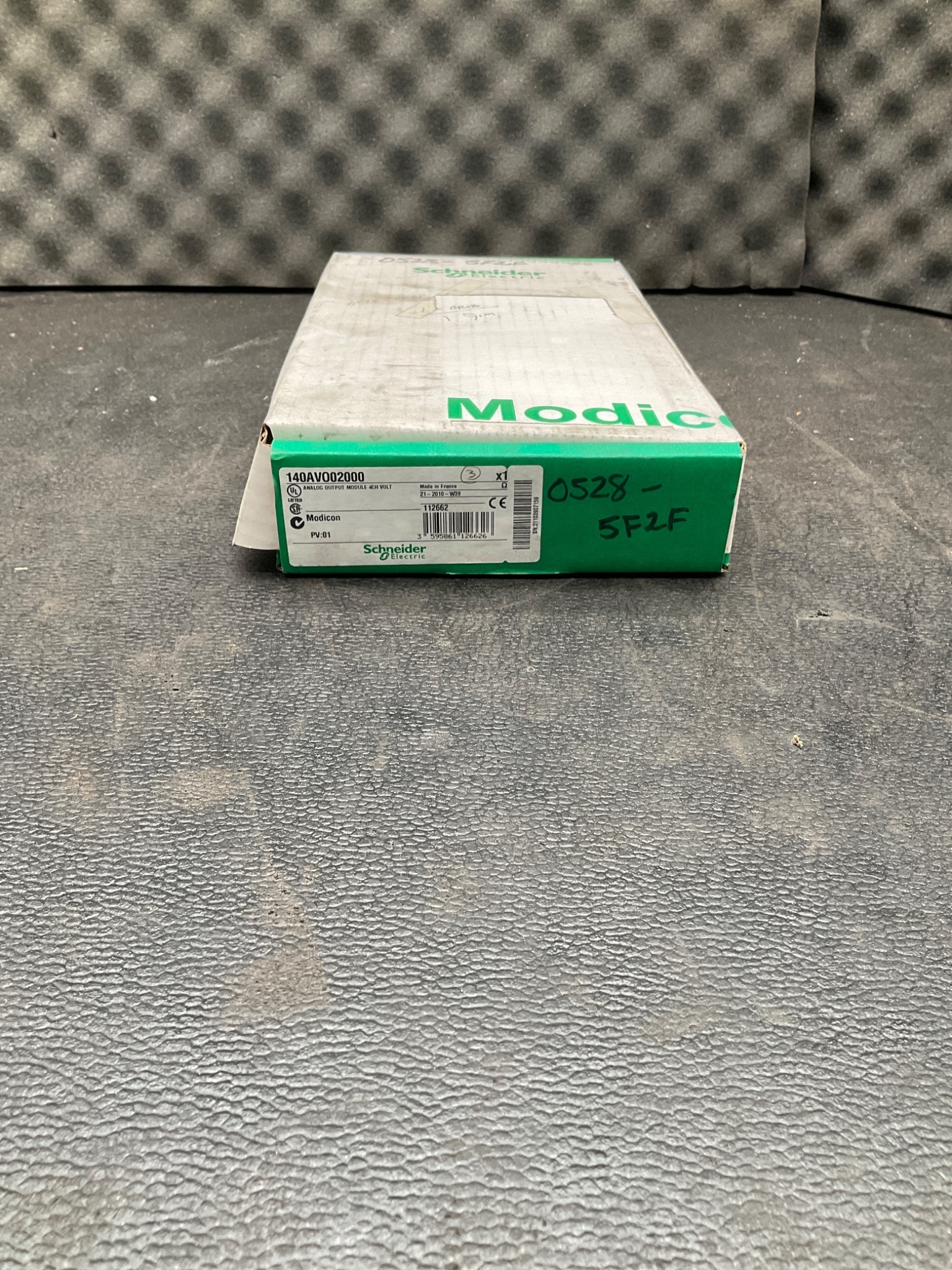 SCHNEIDER ELECTRIC 140AVO02000 Analog Output Module NEW 3