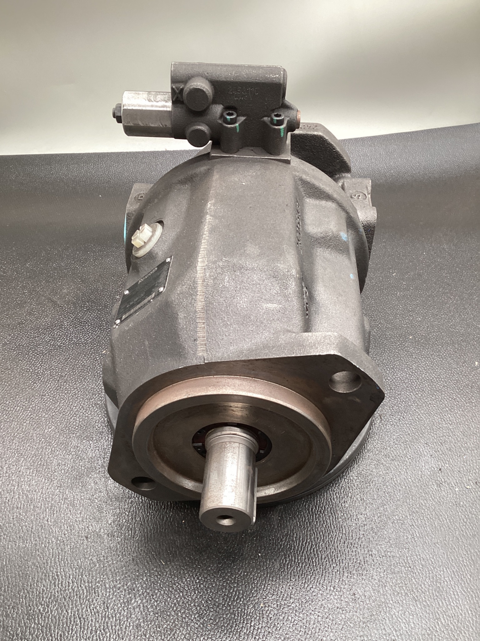 REXROTH R902400333 Axial Piston Variable Pump AA10VSO71DR USED 0