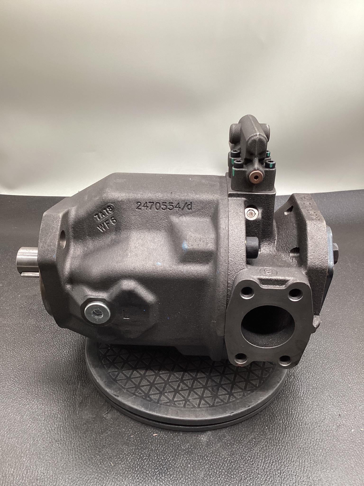 REXROTH R902400333 Axial Piston Variable Pump AA10VSO71DR USED 1
